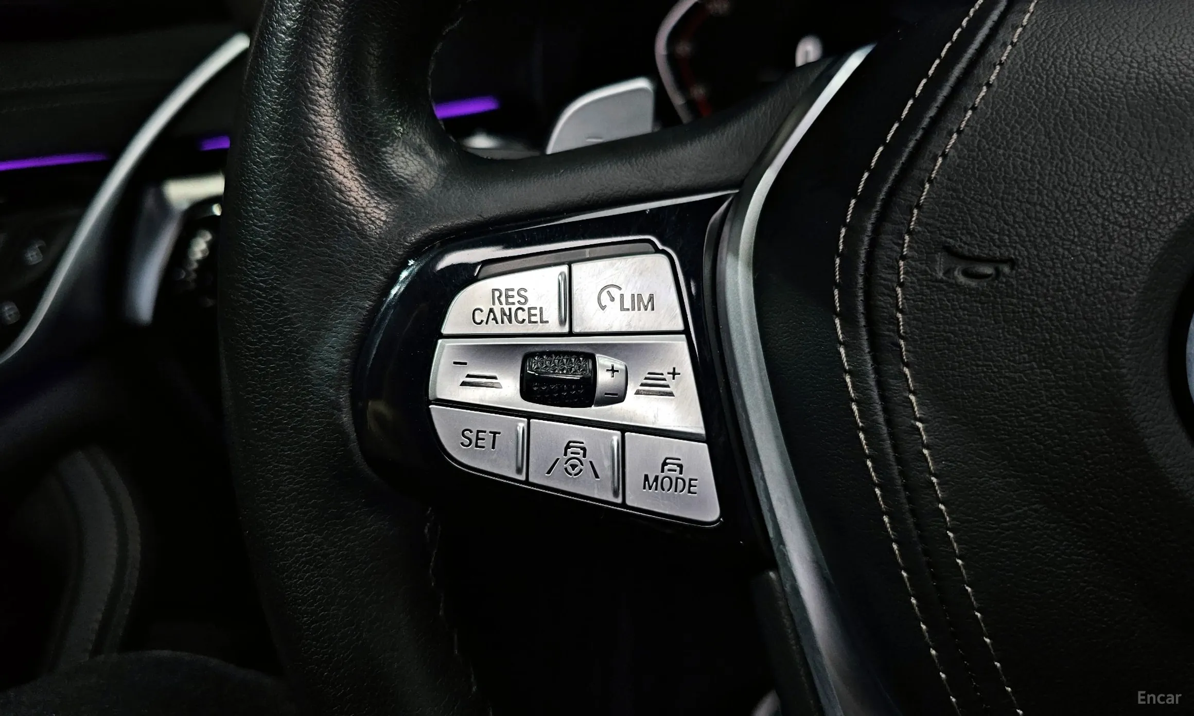 BMW 5 Series (G30) превью 19