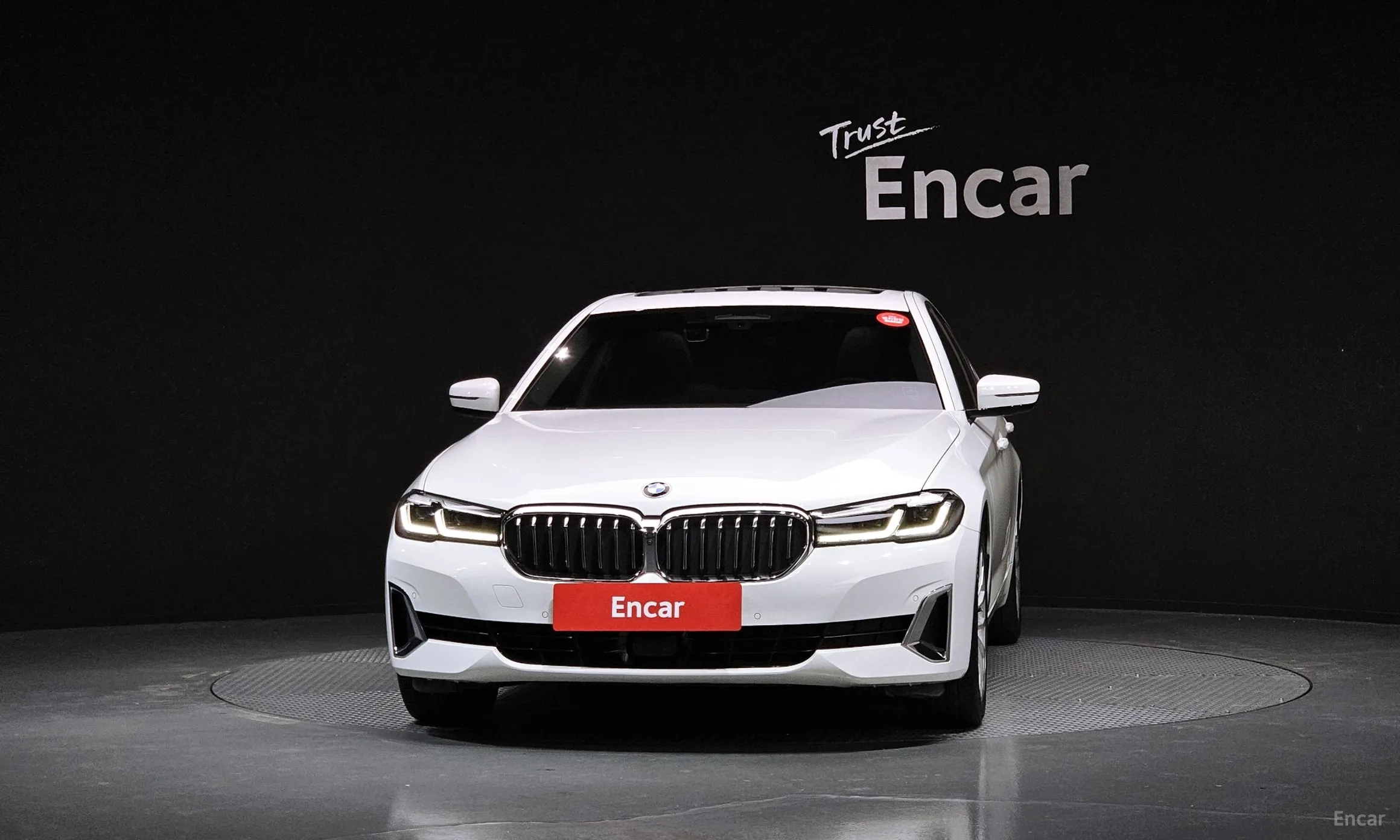 BMW 5 Series (G30) превью 3