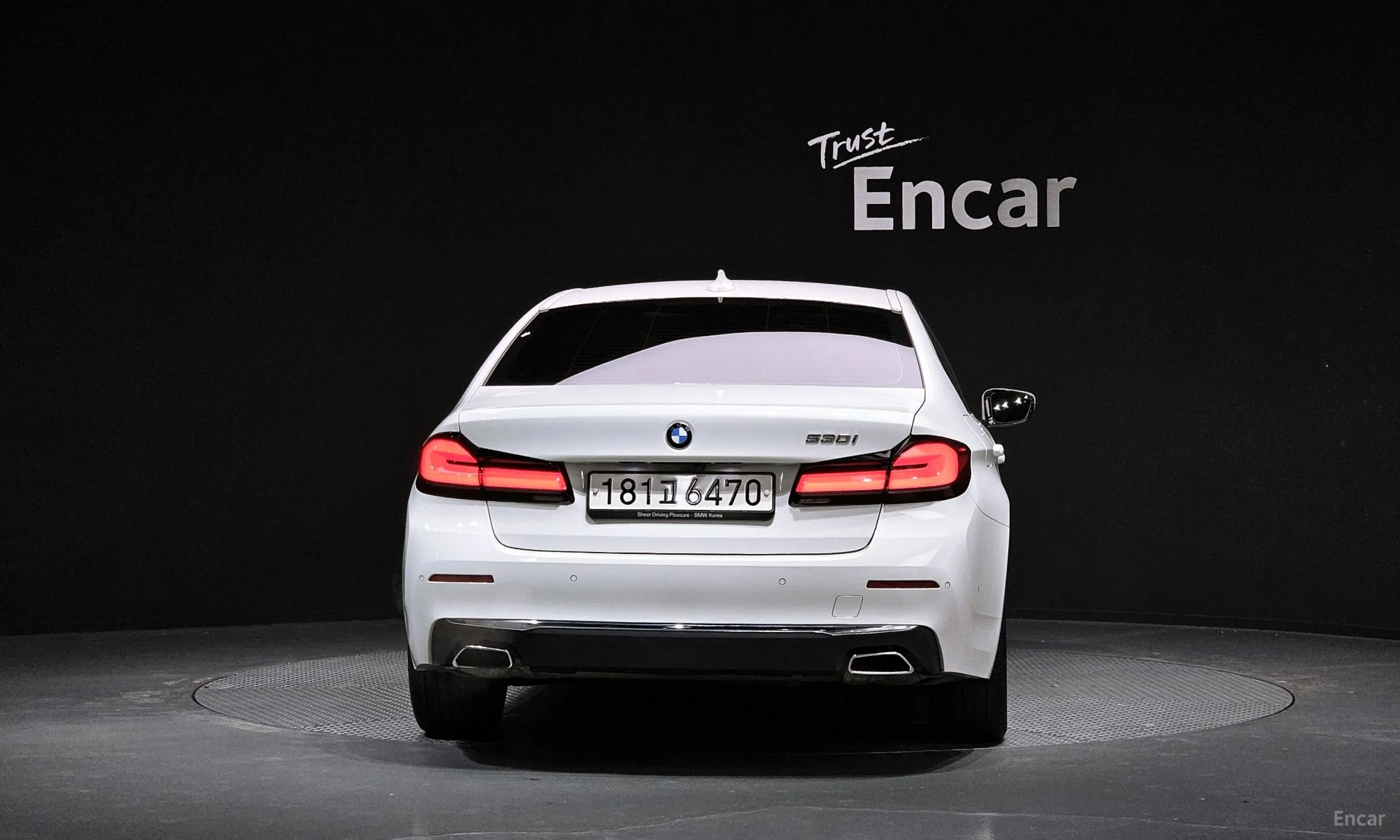 BMW 5 Series (G30) превью 4