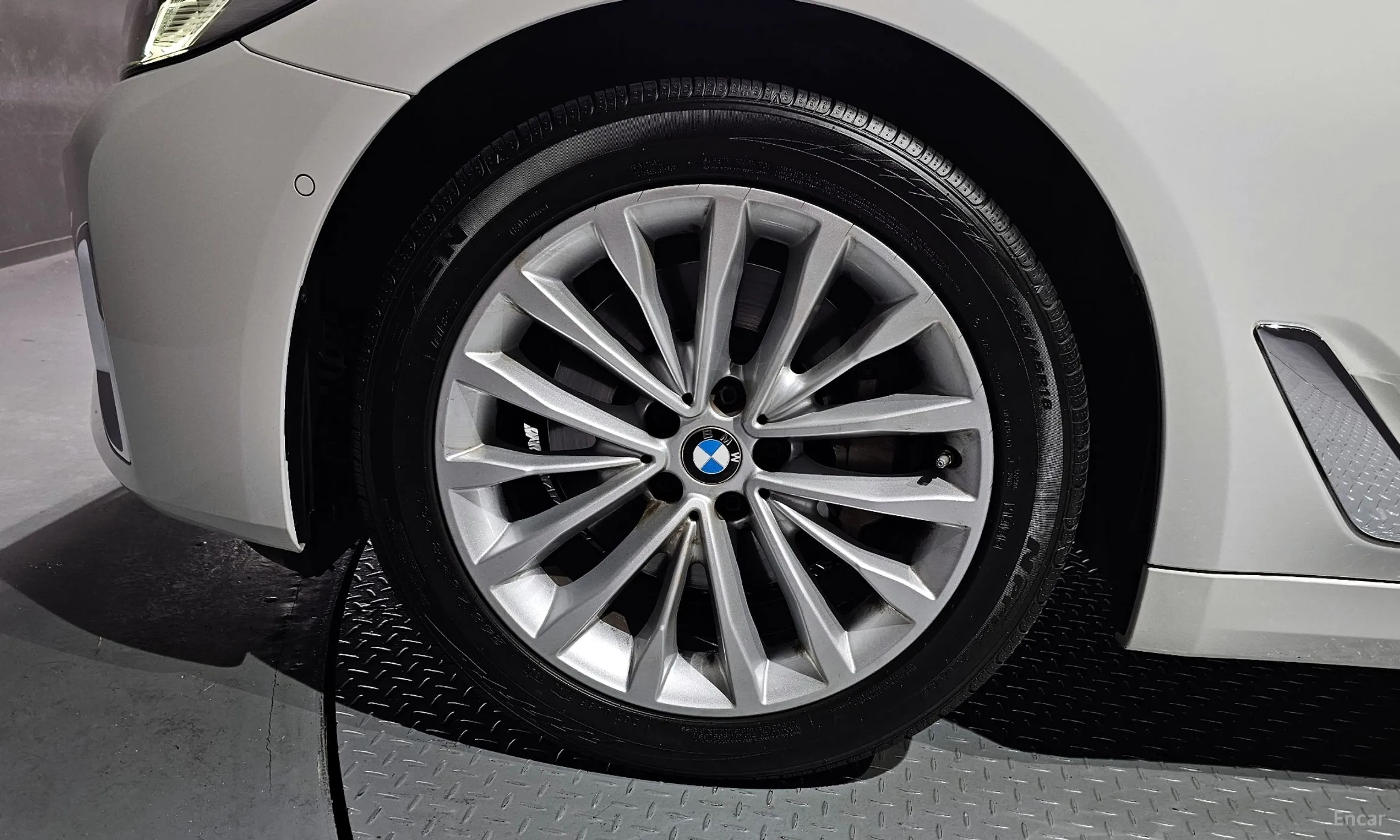 BMW 5 Series (G30) превью 5