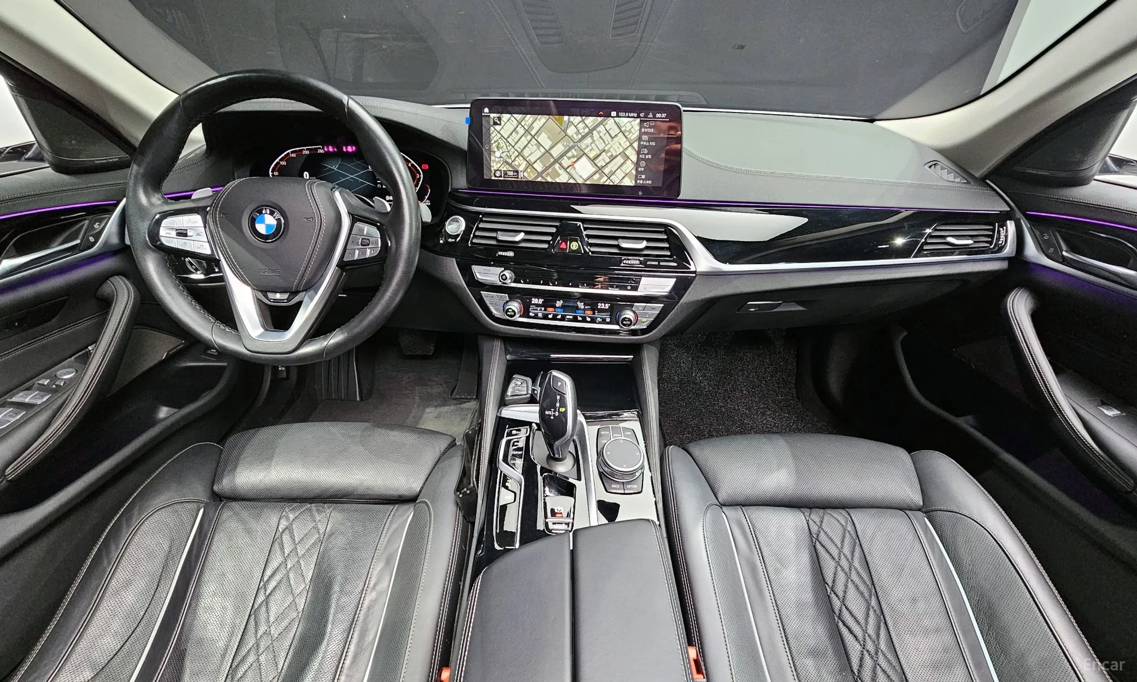 BMW 5 Series (G30) превью 7