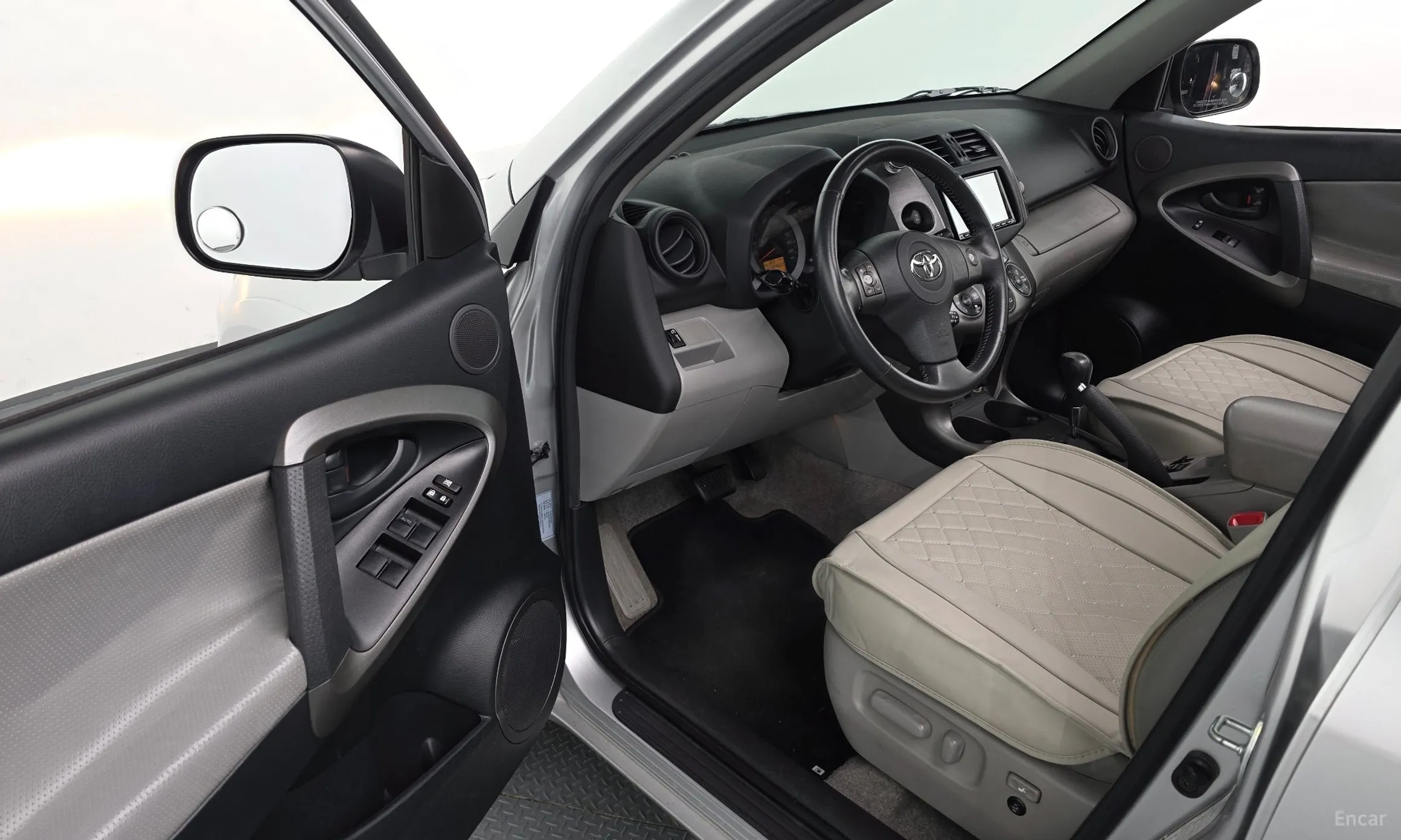 Toyota RAV4 превью 10