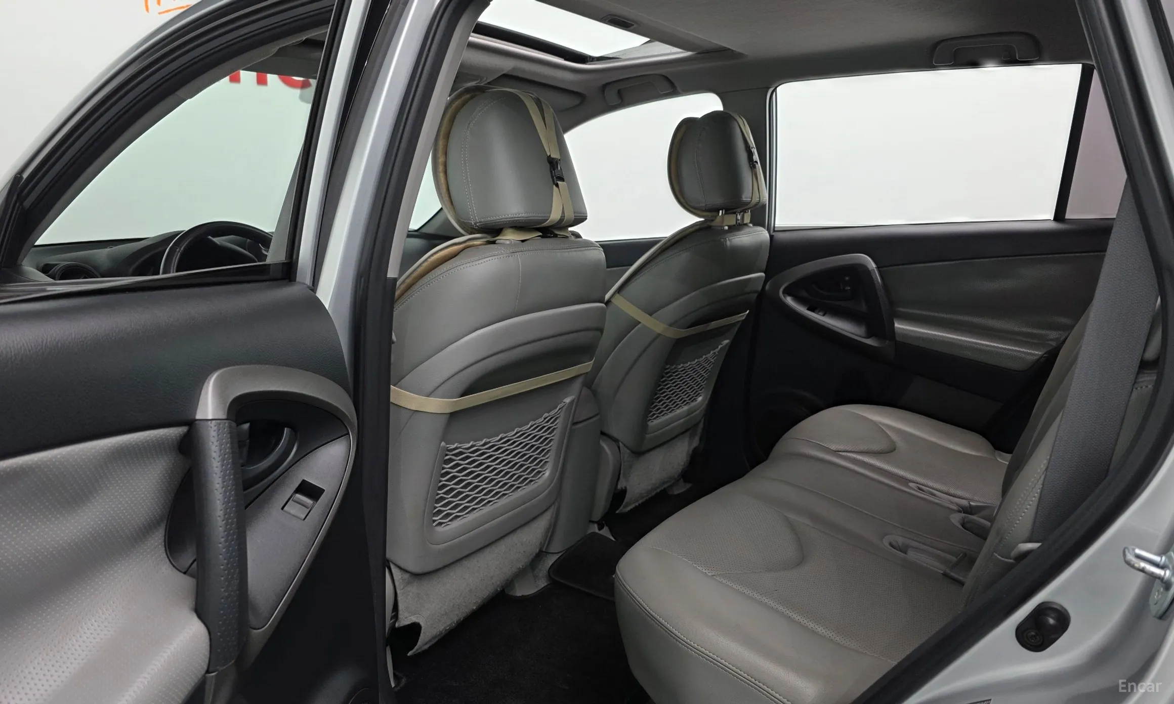 Toyota RAV4 превью 11