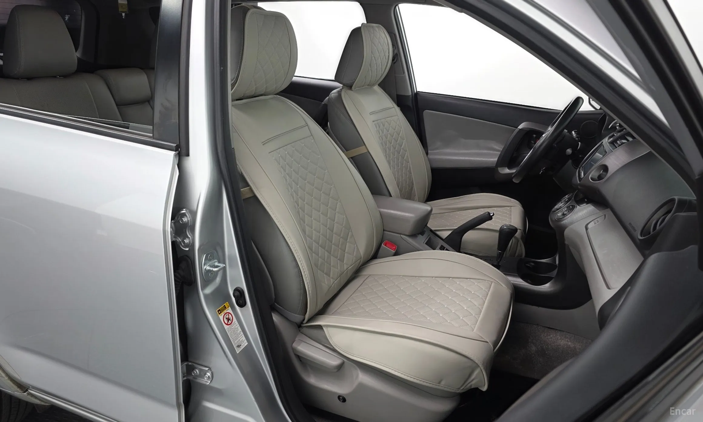Toyota RAV4 превью 12