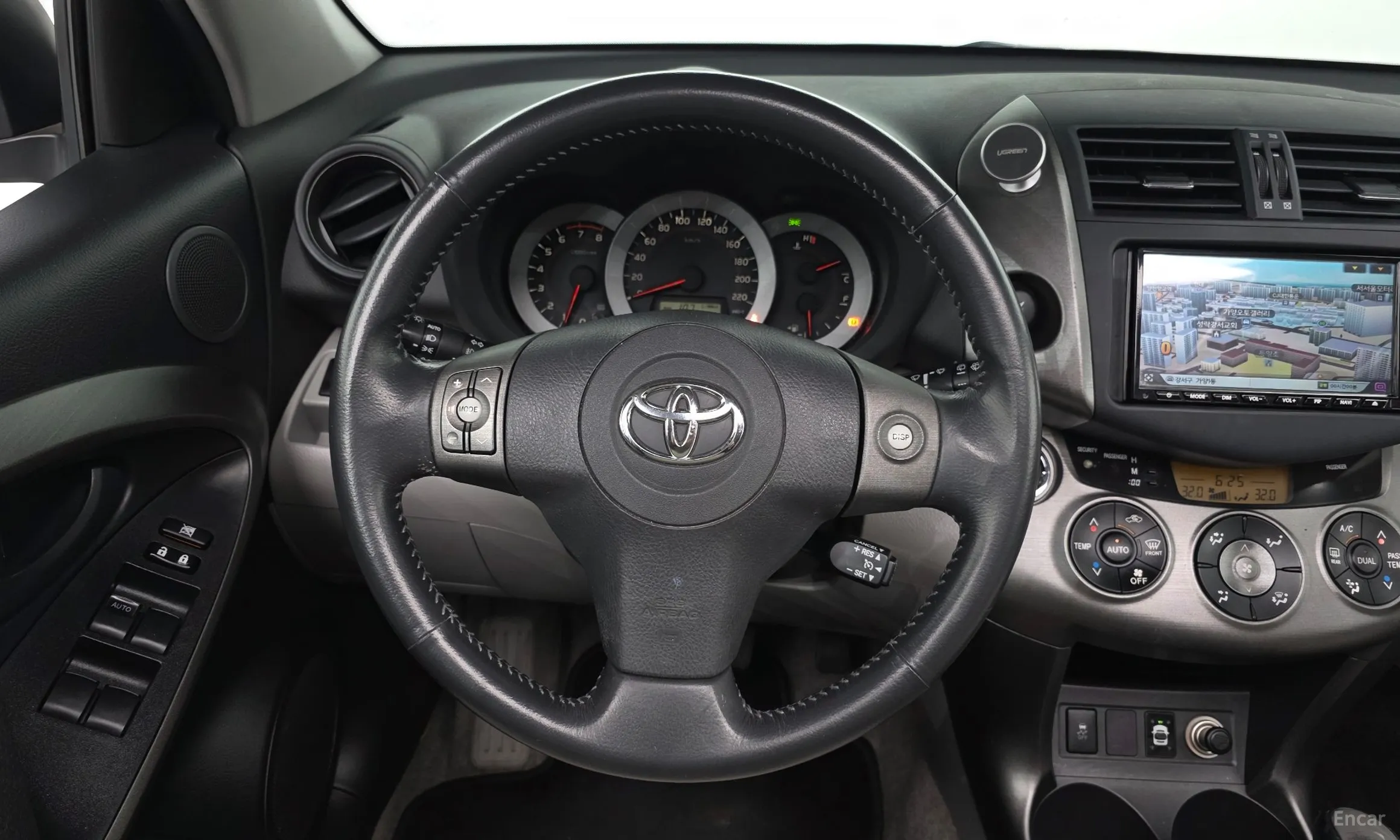 Toyota RAV4 превью 13
