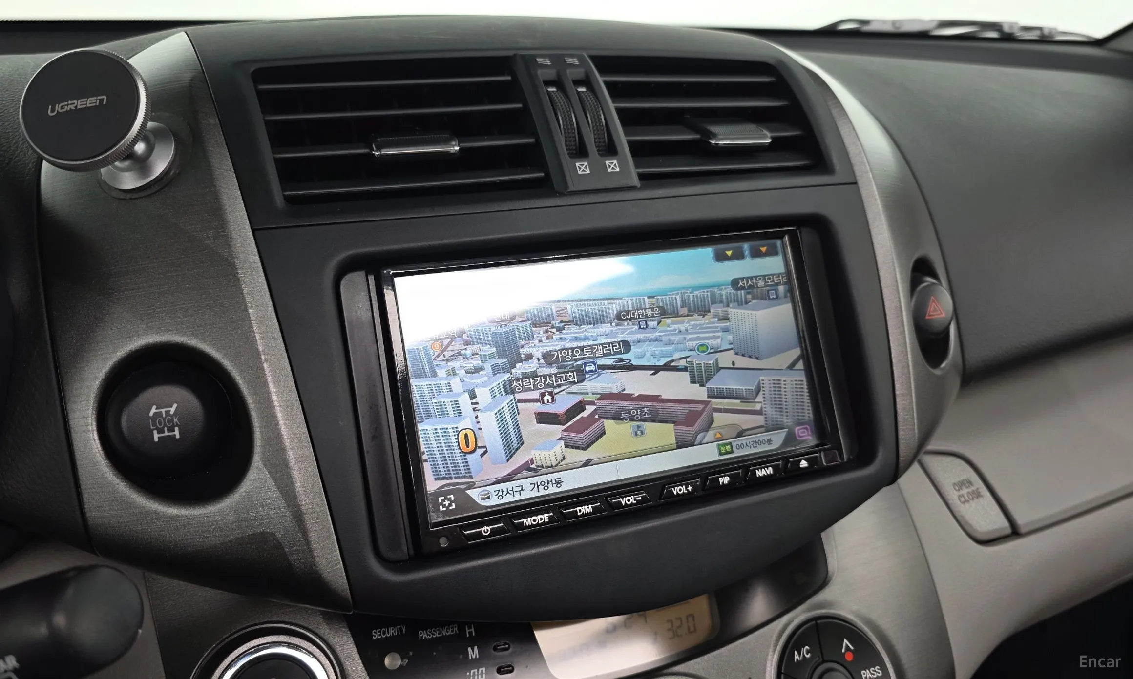 Toyota RAV4 превью 14