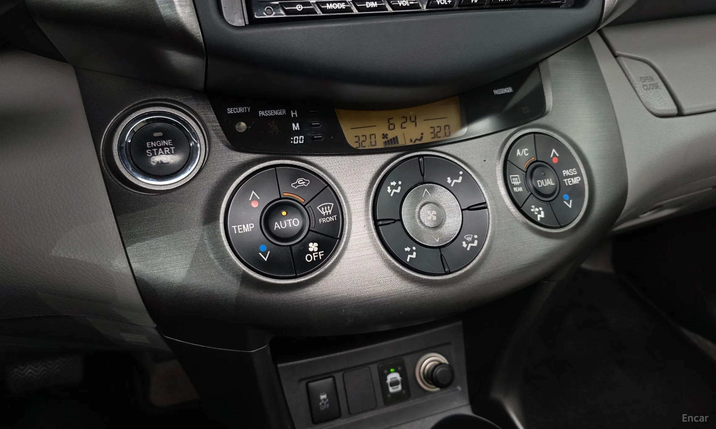 Toyota RAV4 превью 17