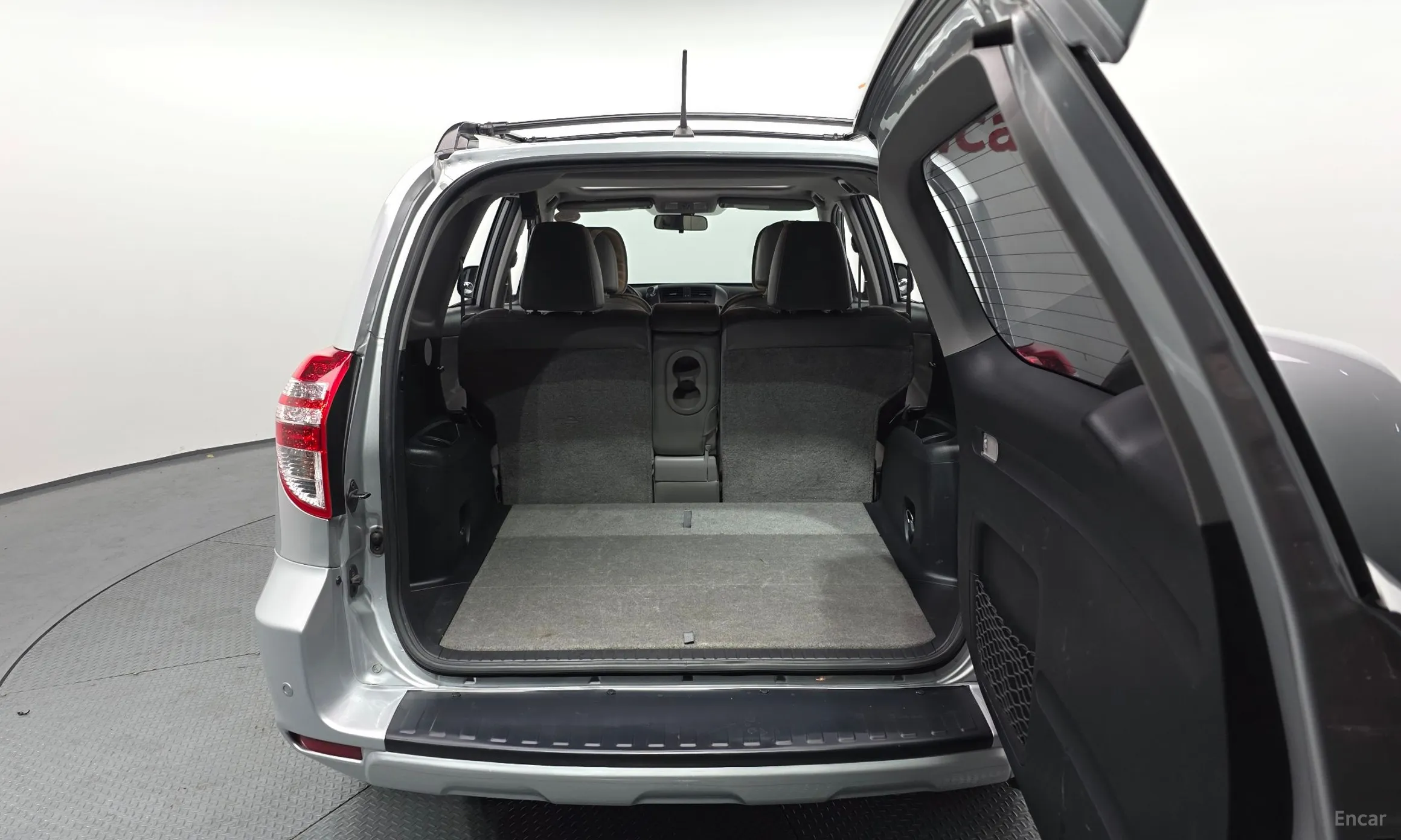 Toyota RAV4 превью 19