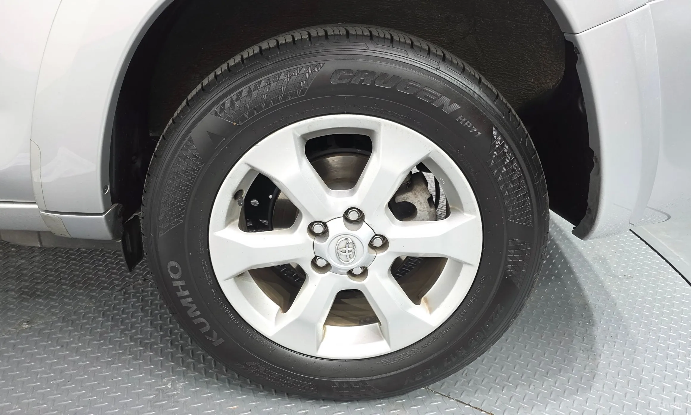 Toyota RAV4 превью 5