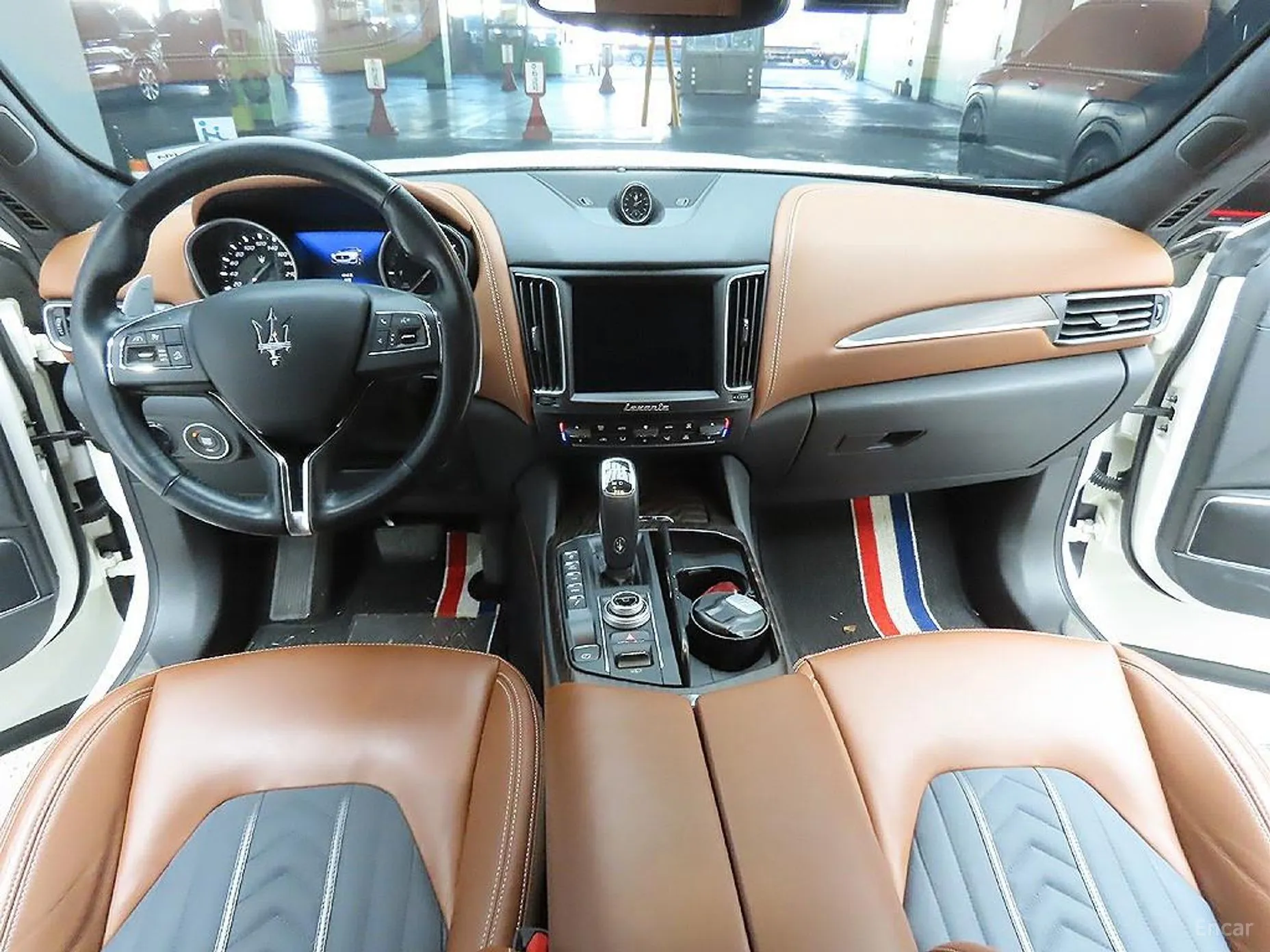Maserati Levante превью 12