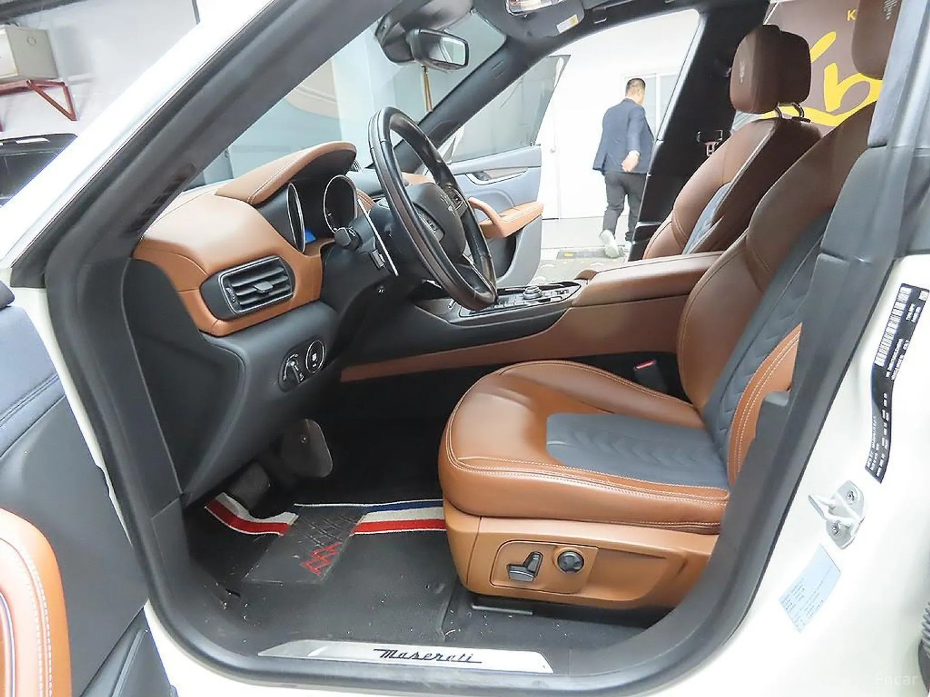 Maserati Levante превью 13