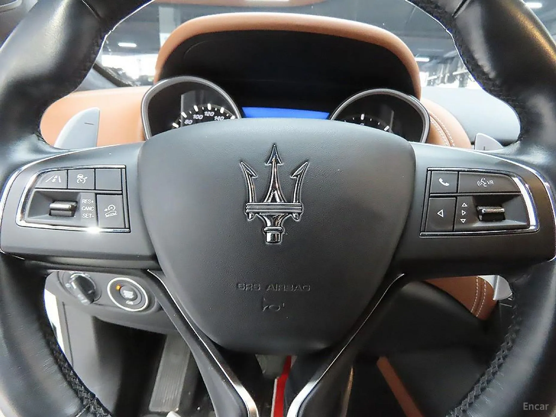 Maserati Levante превью 15
