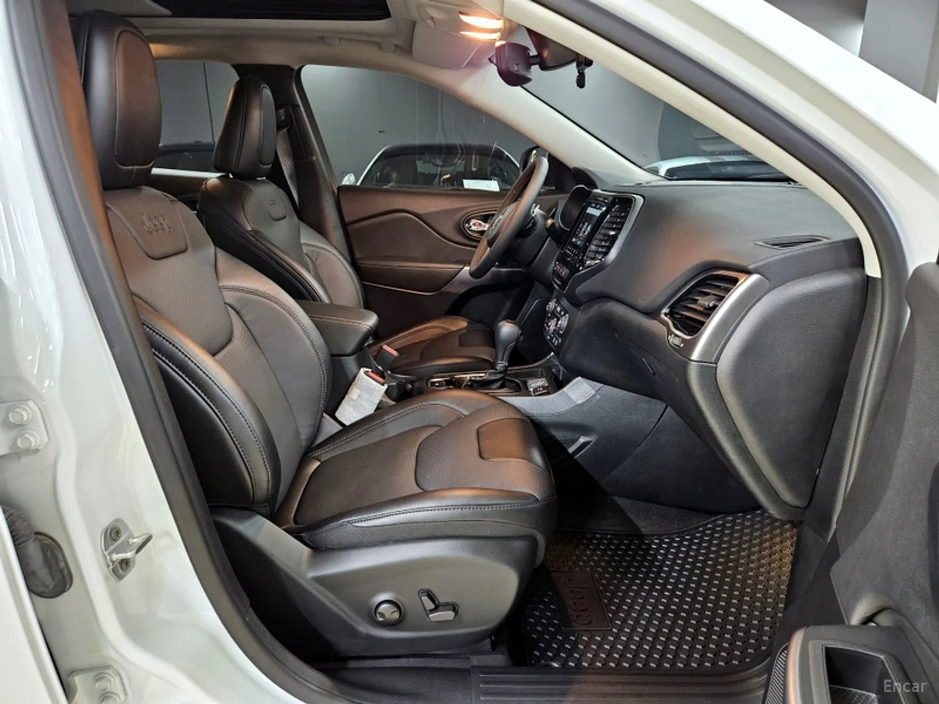 Jeep Cherokee (KL) превью 12
