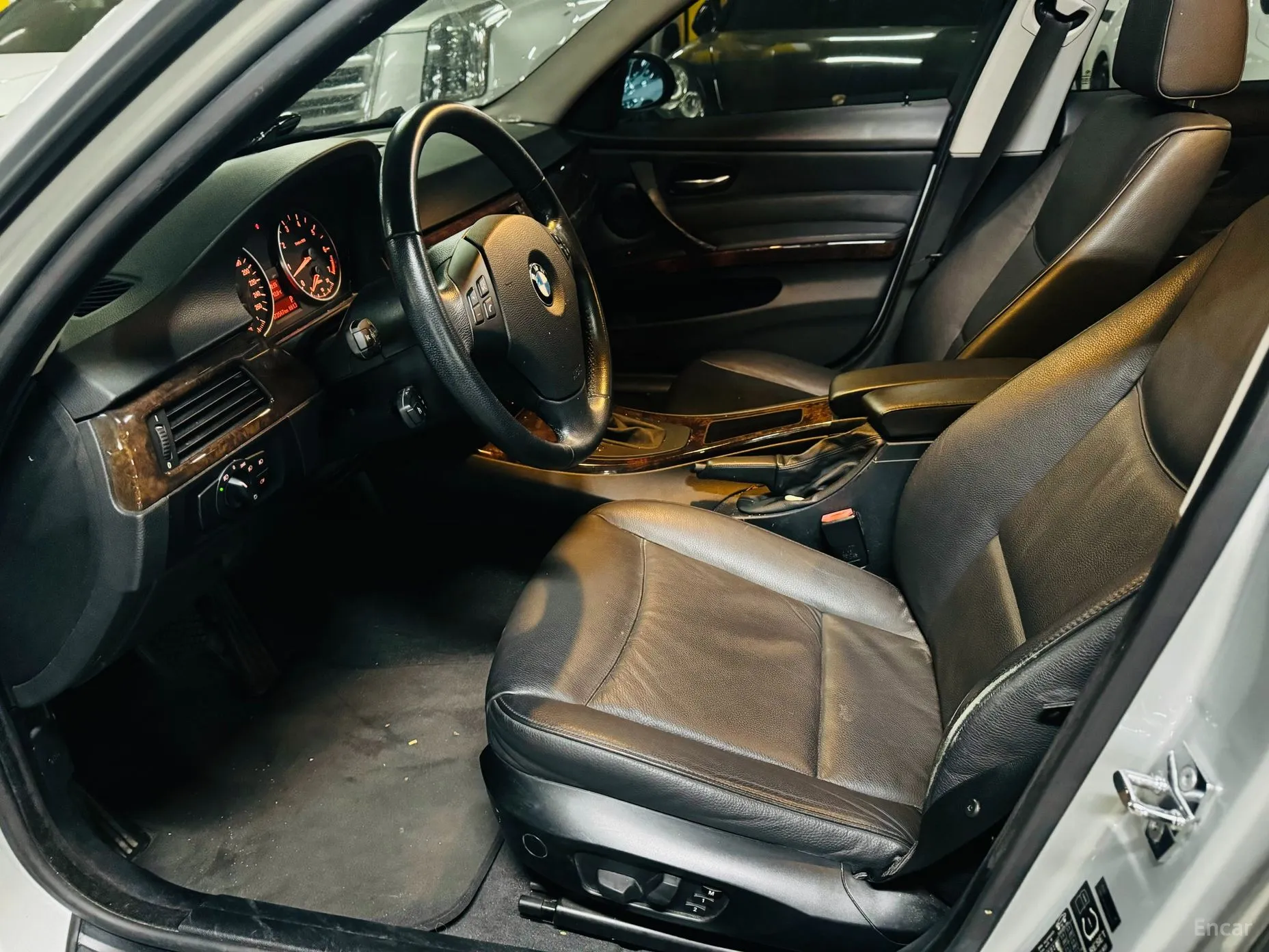 BMW 3 Series (E90) превью 11