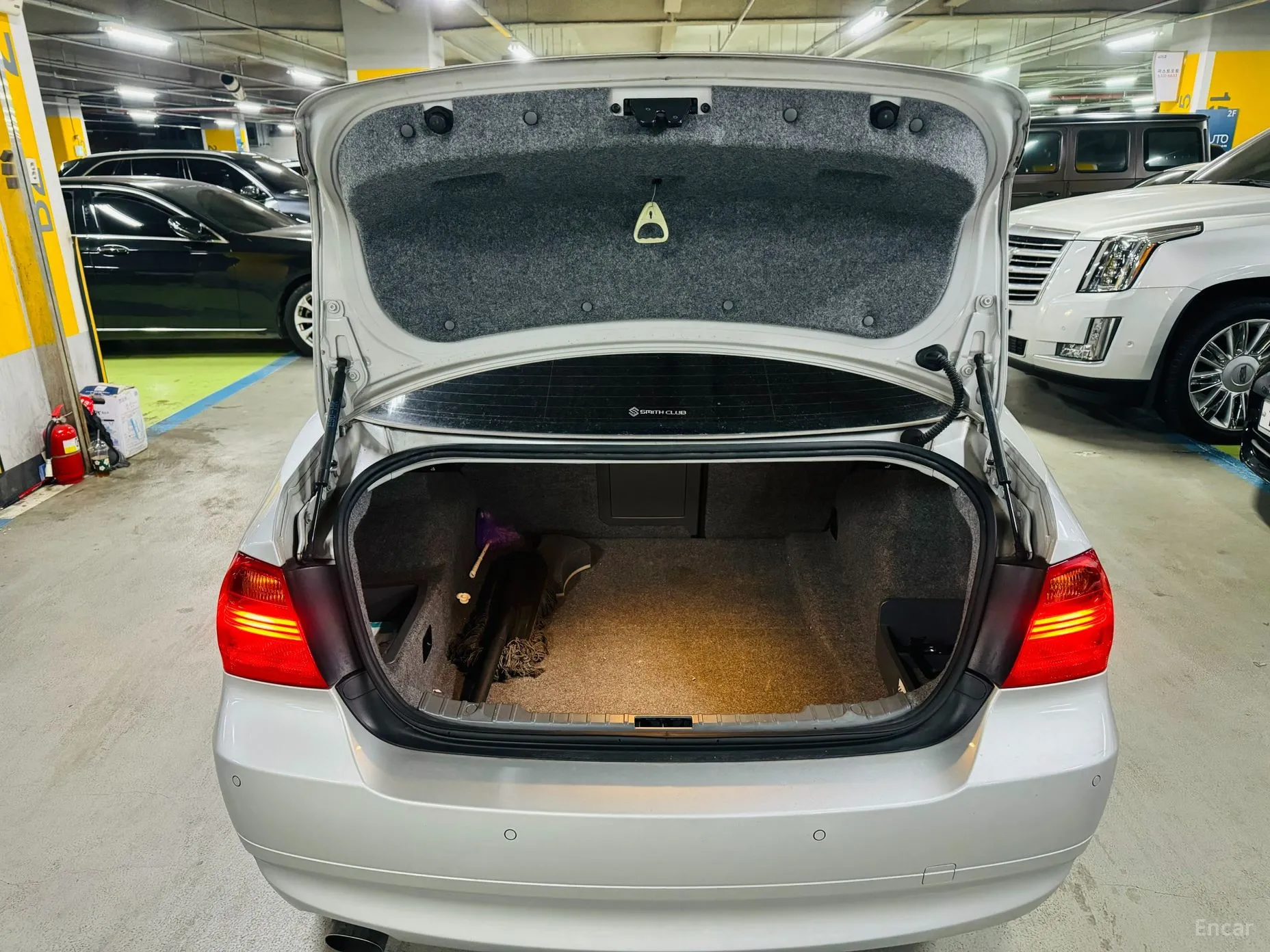 BMW 3 Series (E90) превью 17
