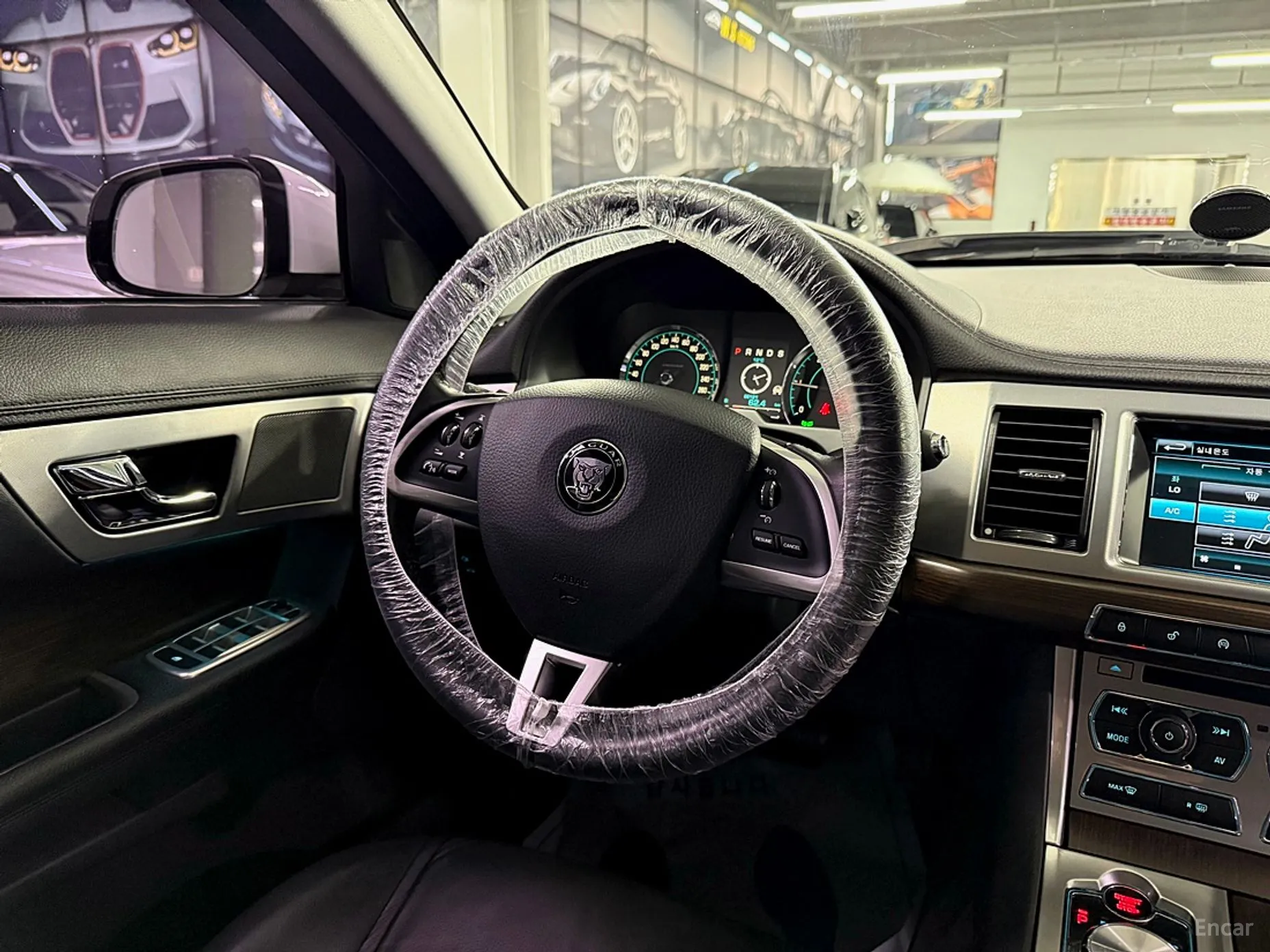 Jaguar New XF превью 15