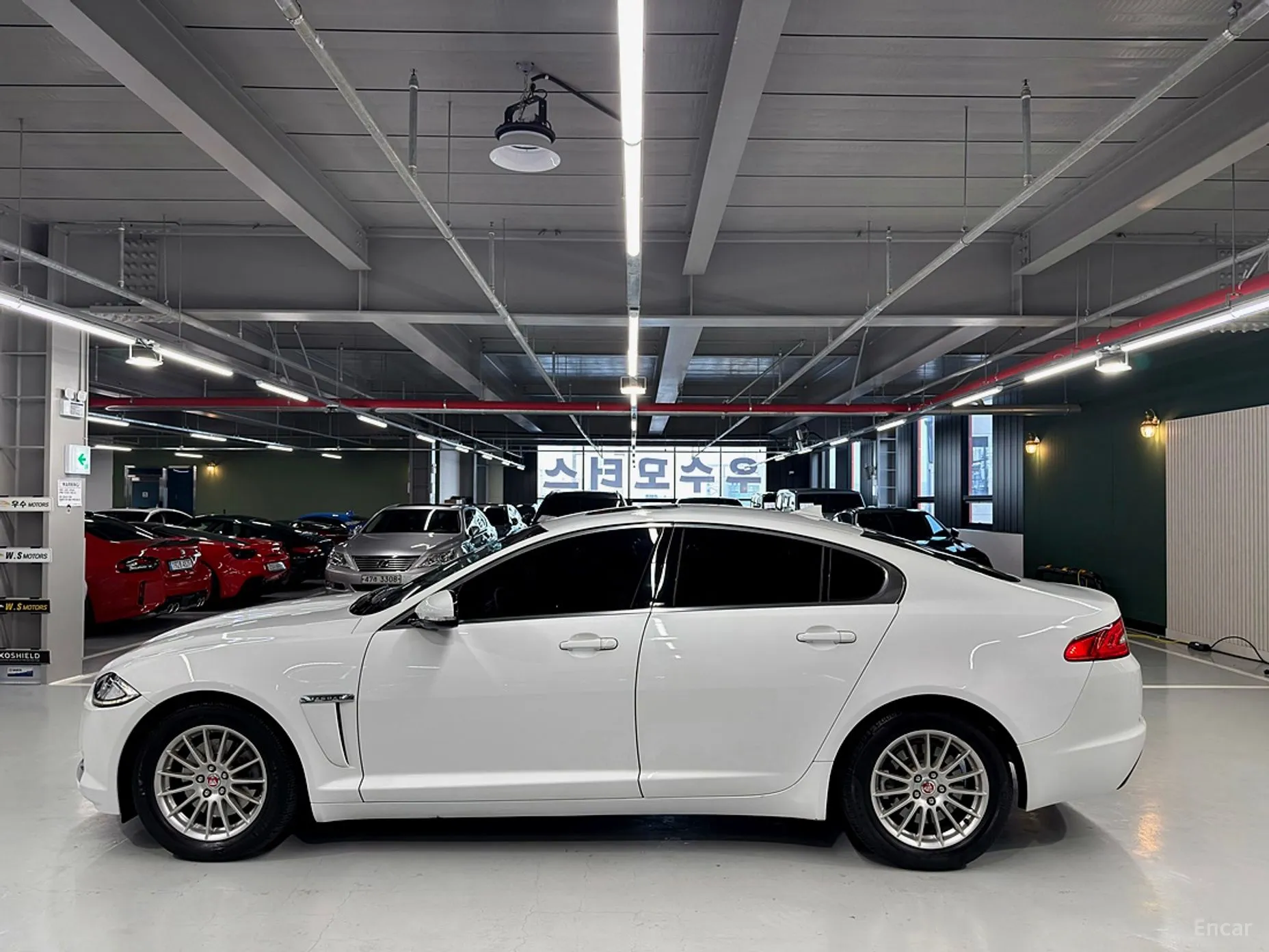 Jaguar New XF превью 4