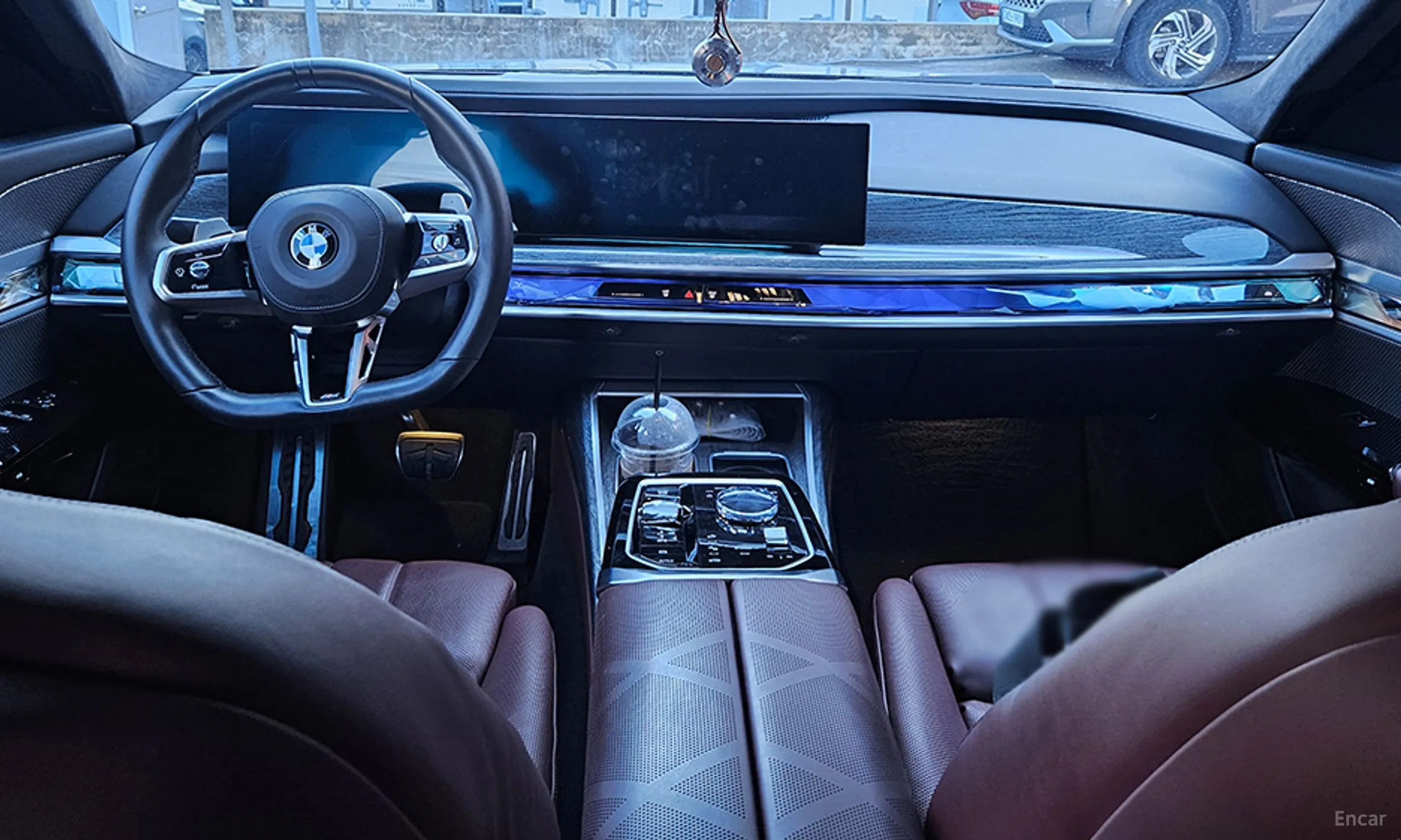 BMW 7 Series (G70) превью 7