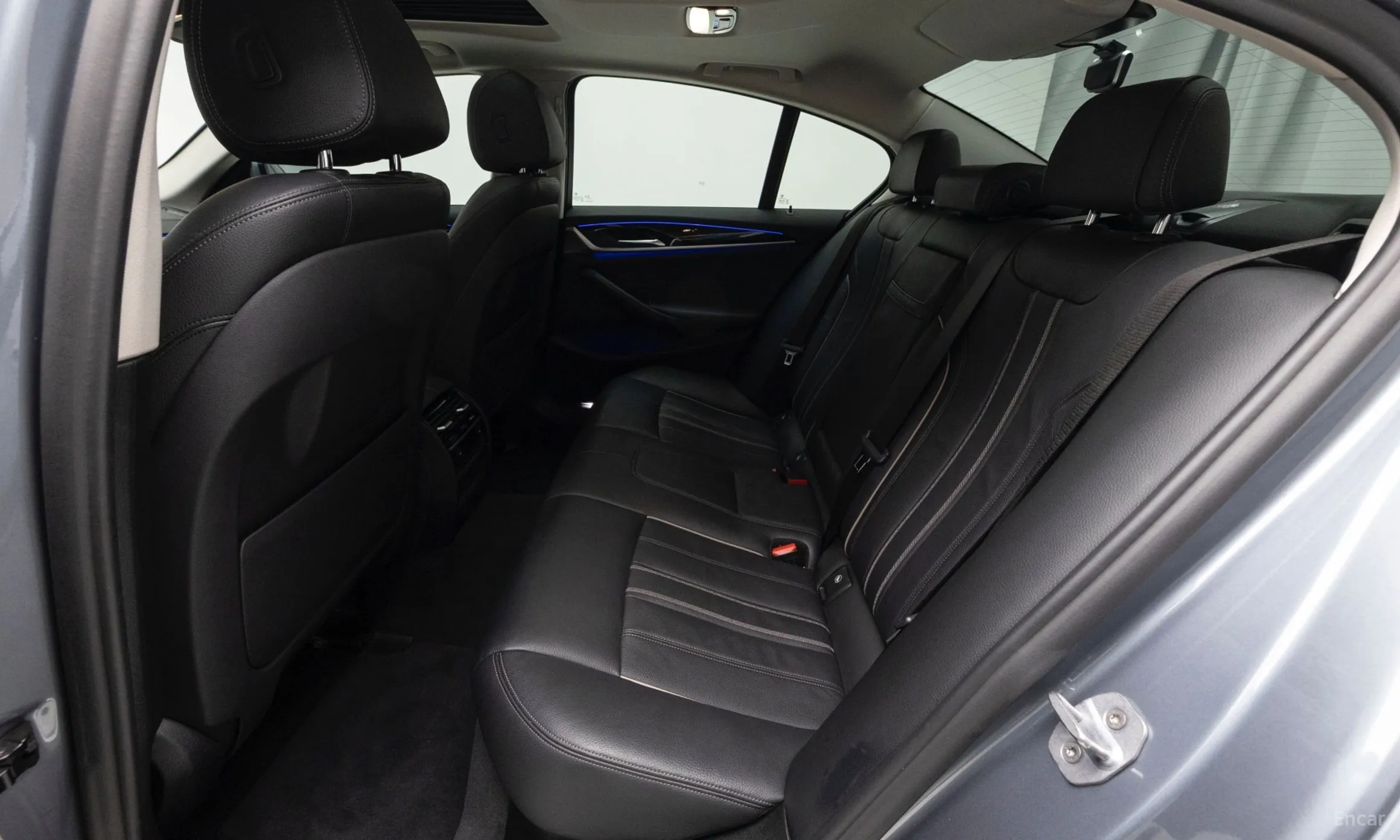 BMW 5 Series (G30) превью 18