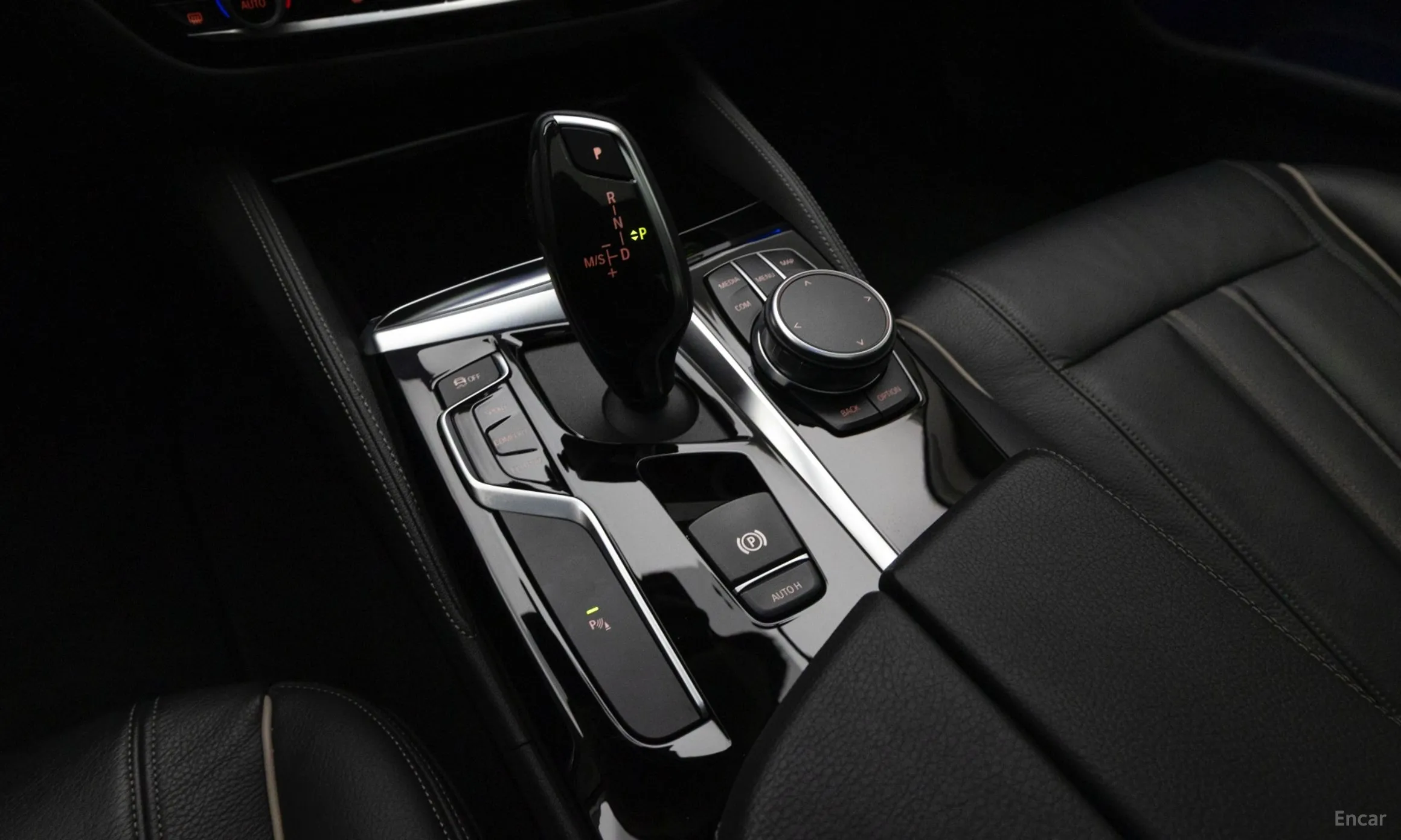 BMW 5 Series (G30) превью 9