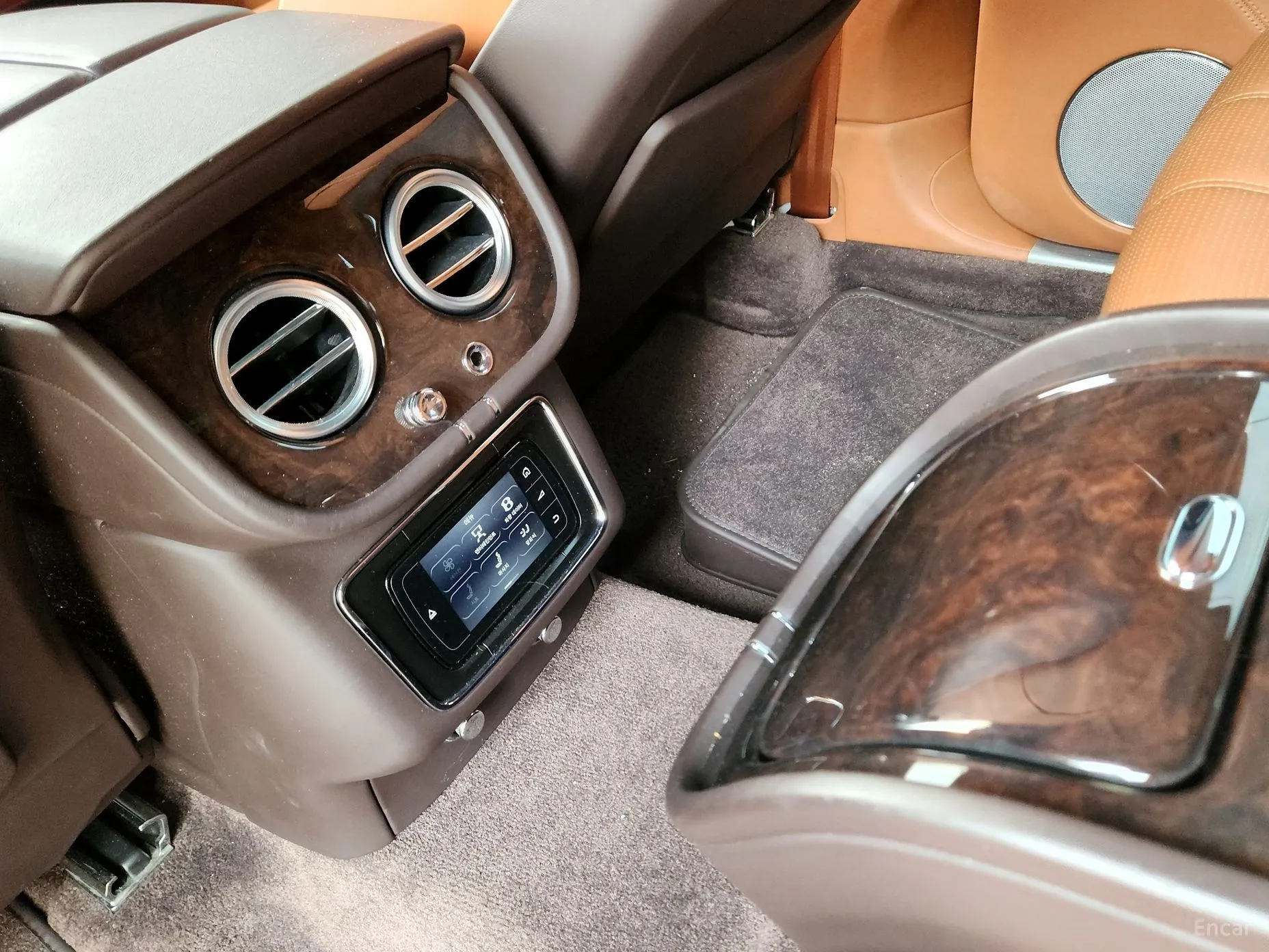Bentley Bentayga превью 12