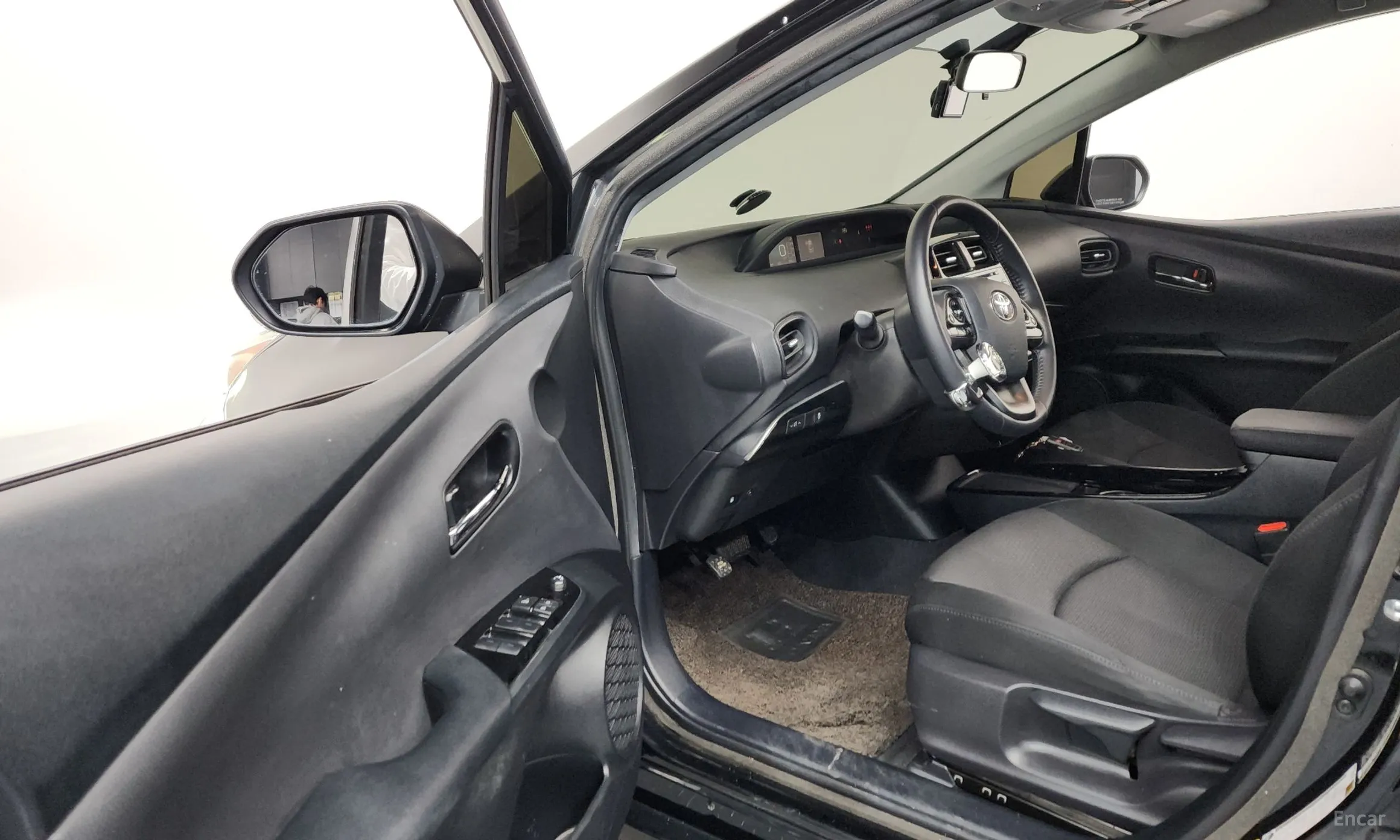 Toyota Prius 4th Generation превью 10