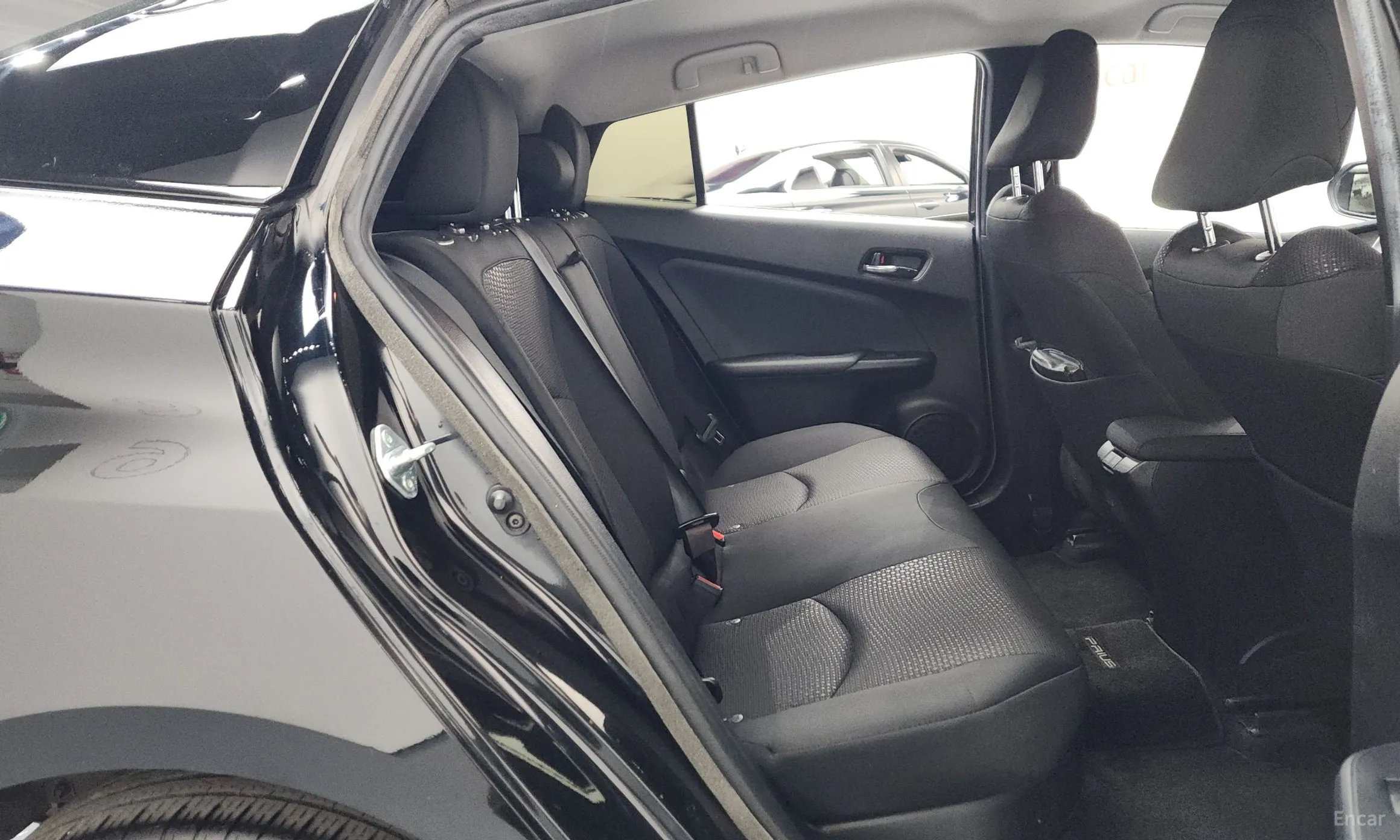 Toyota Prius 4th Generation превью 12