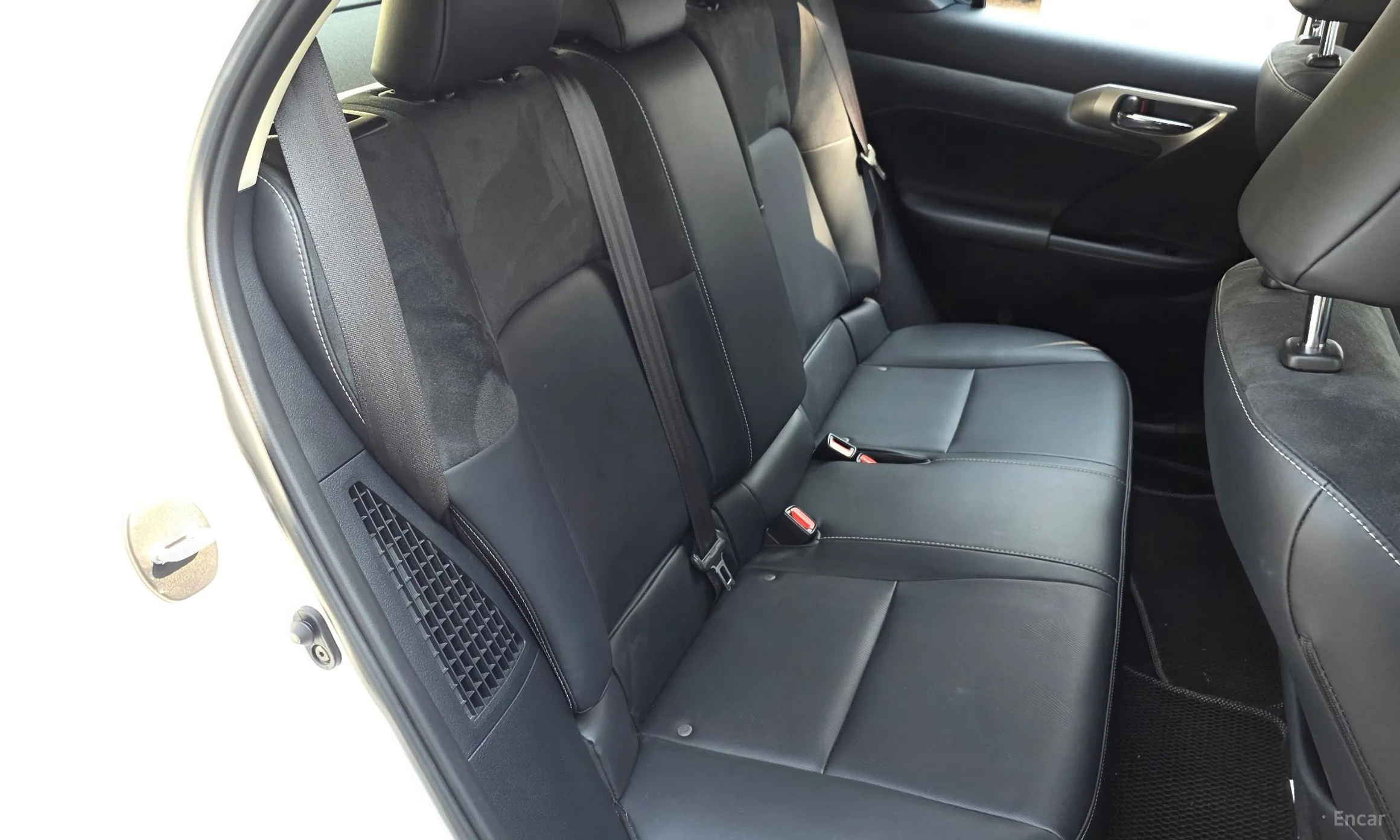 Lexus CT200h превью 12