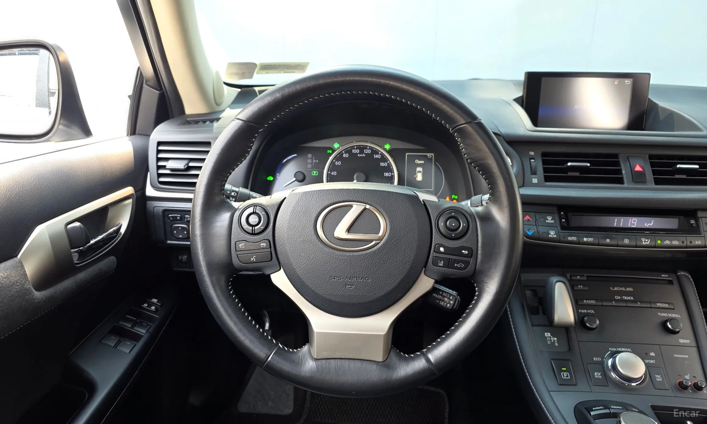 Lexus CT200h превью 13