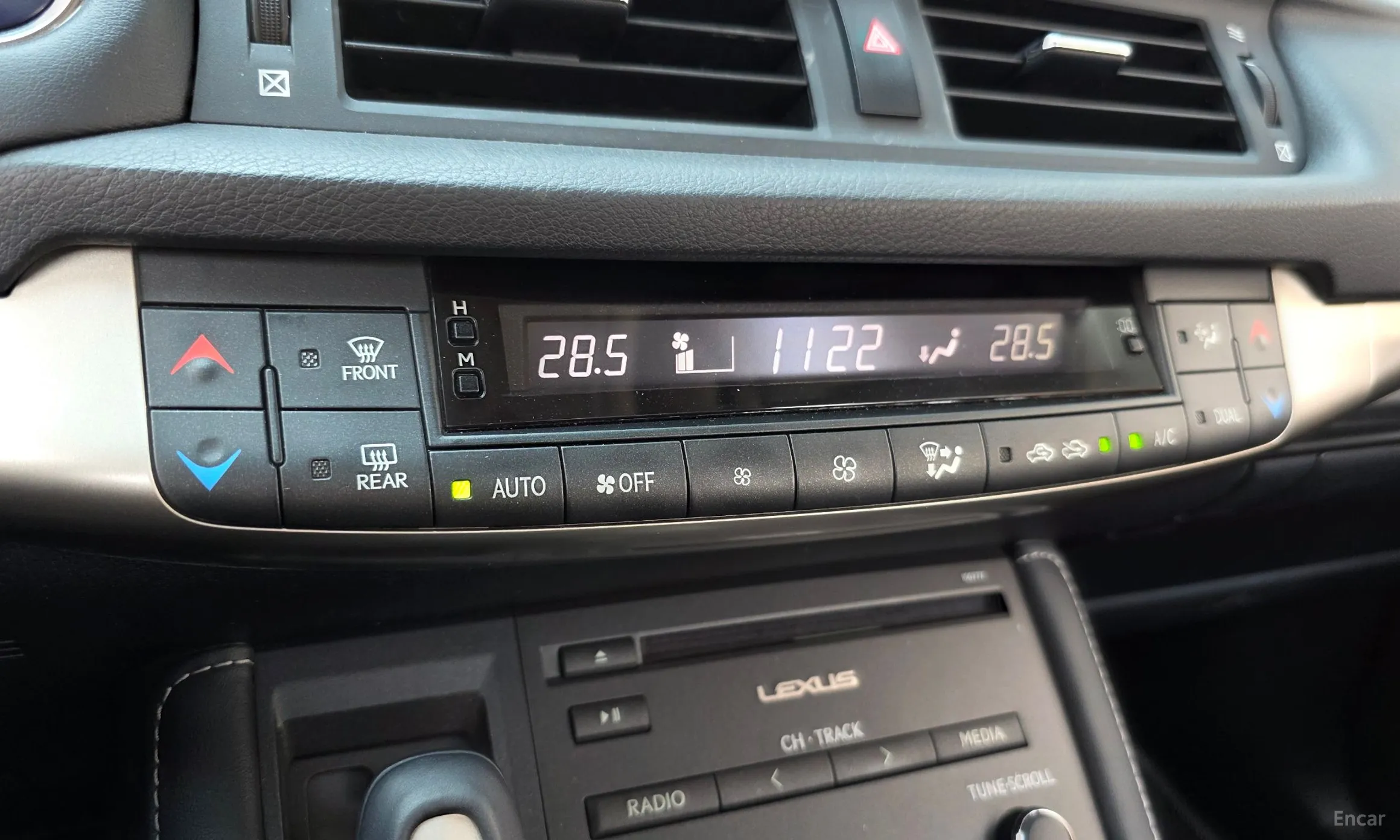 Lexus CT200h превью 16