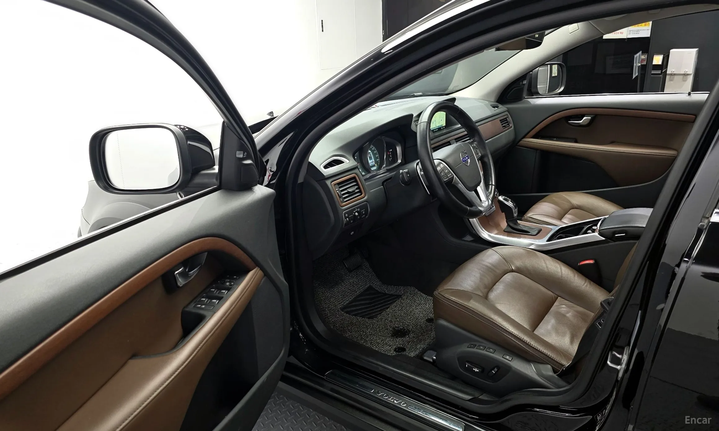 Volvo XC70 превью 10