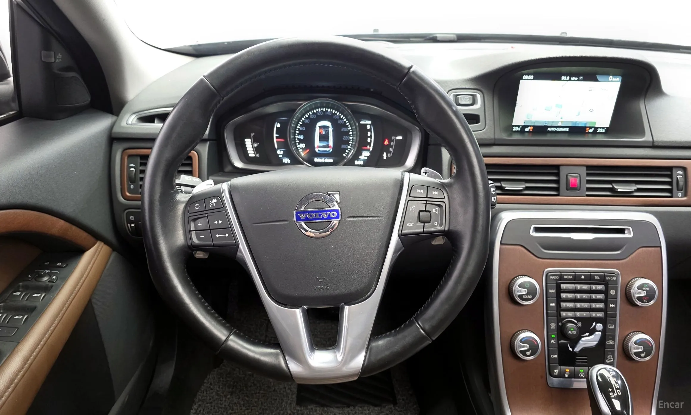 Volvo XC70 превью 13