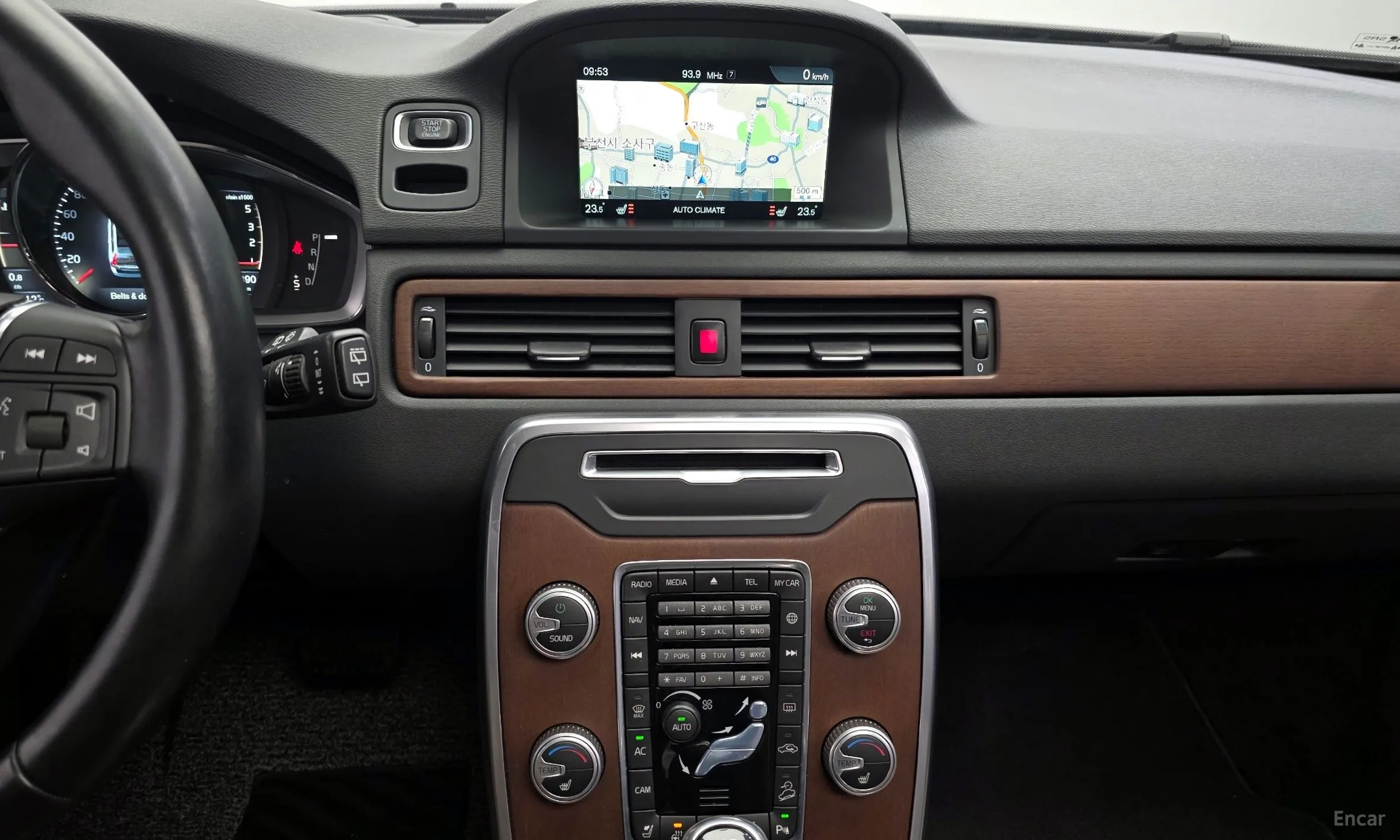 Volvo XC70 превью 14