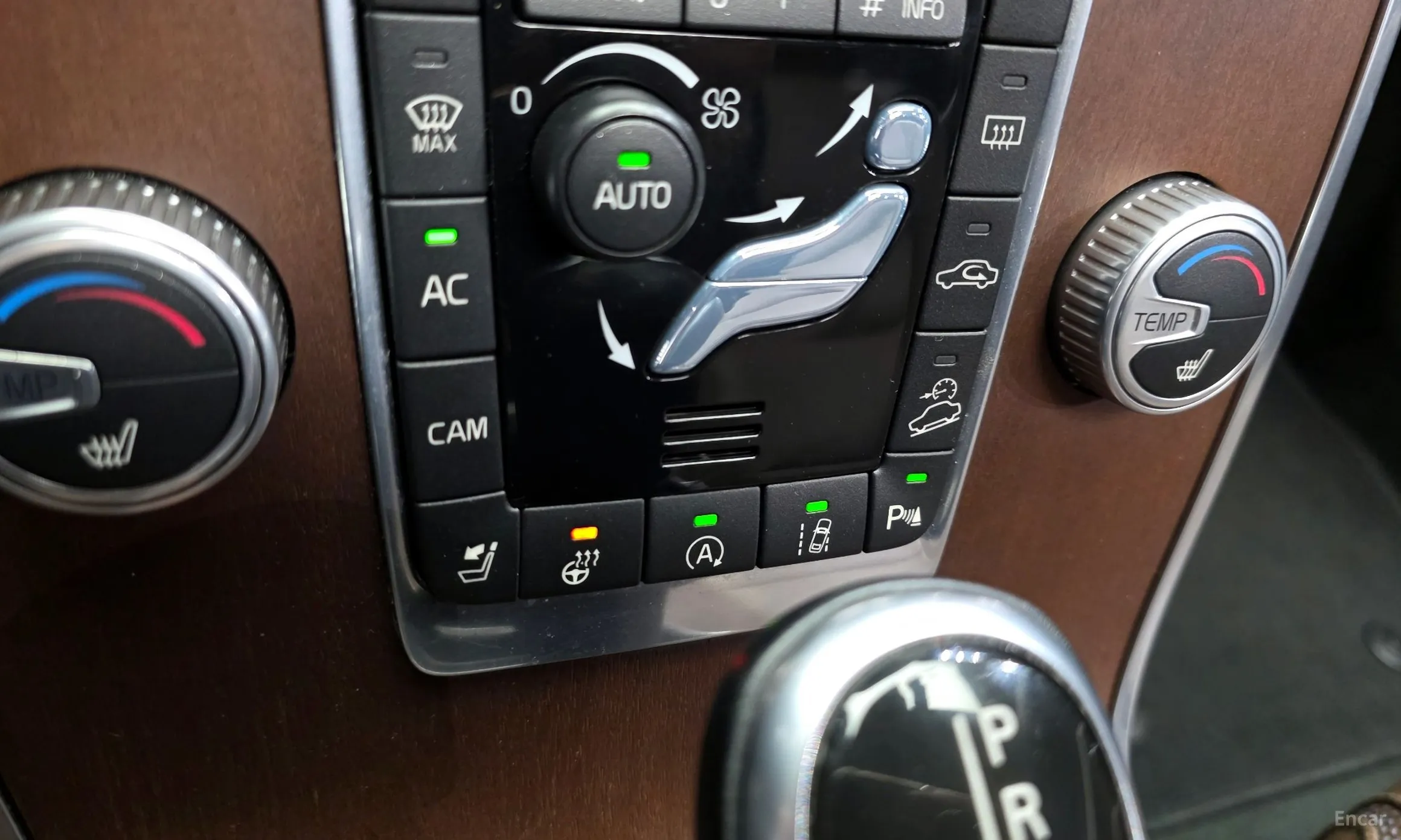 Volvo XC70 превью 17