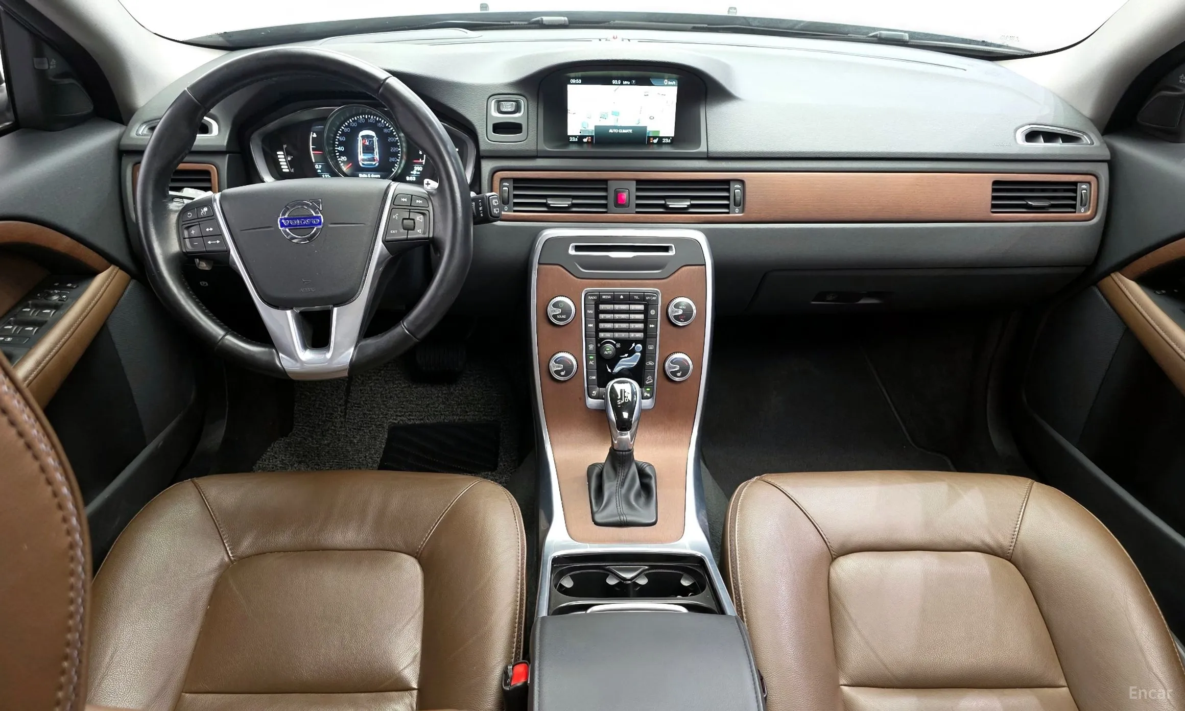 Volvo XC70 превью 7