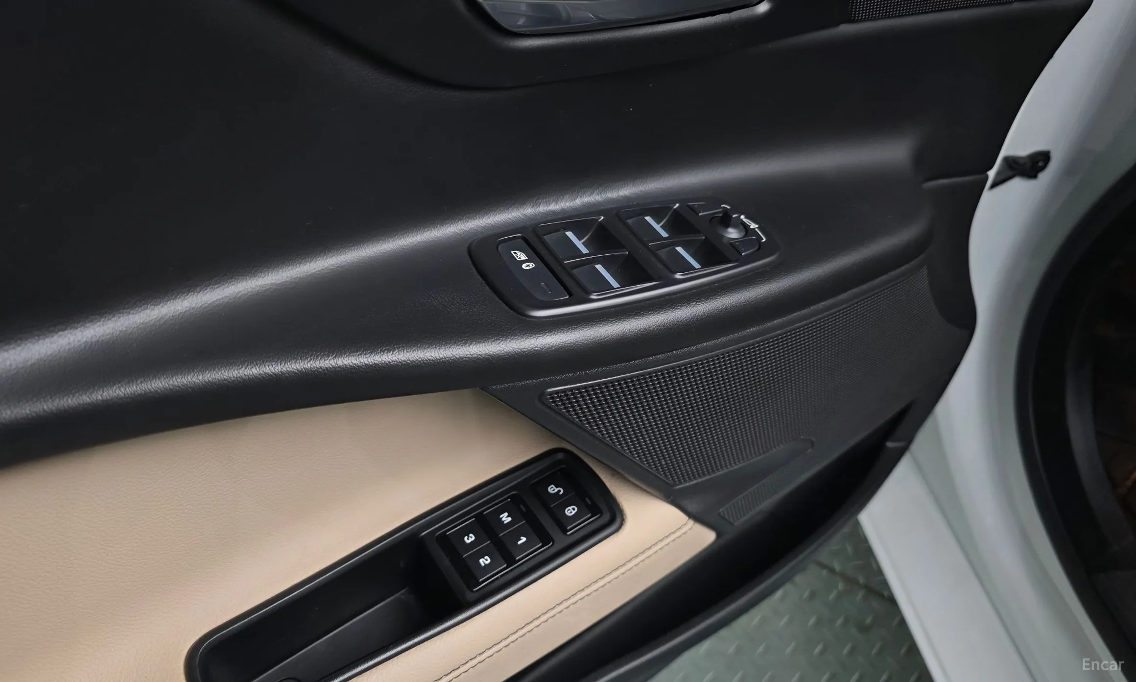 Jaguar XE превью 18