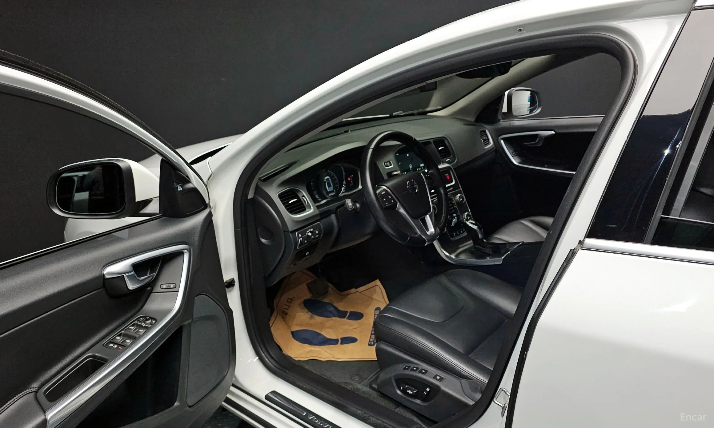 Volvo S60 превью 10
