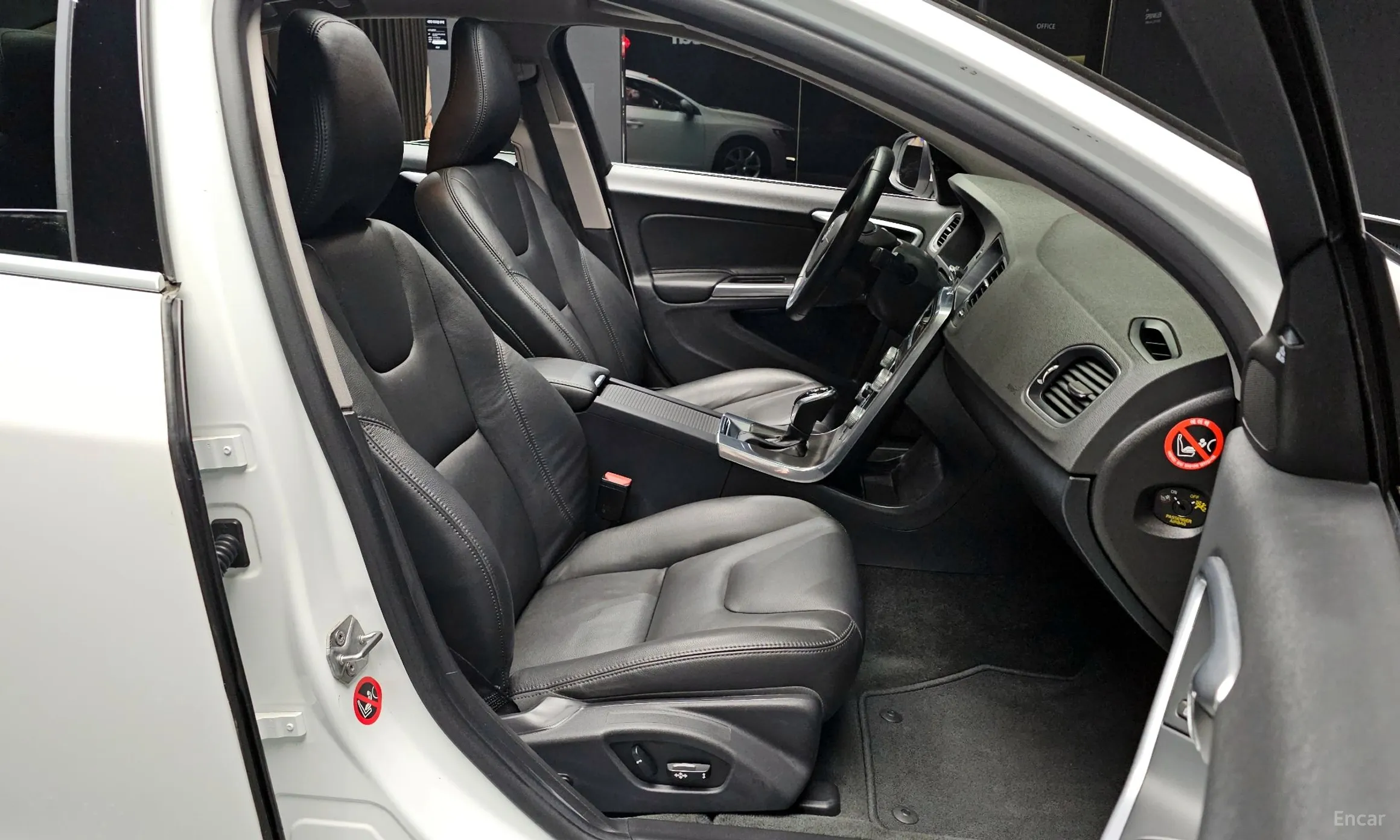 Volvo S60 превью 12