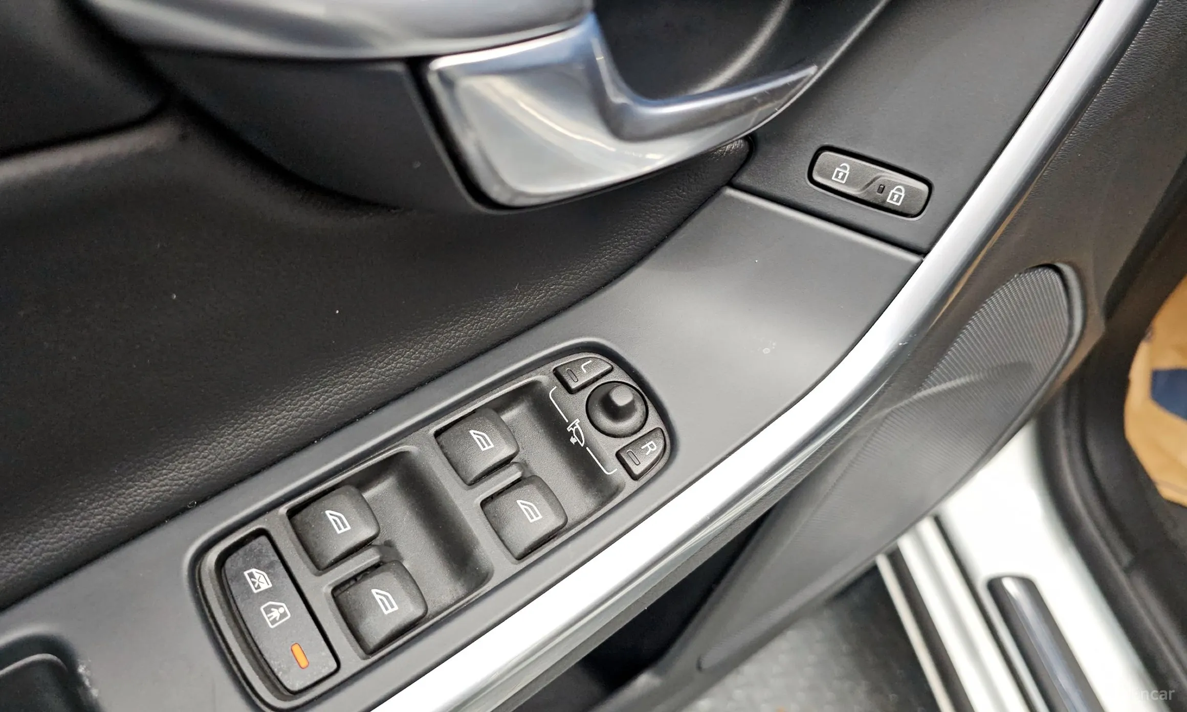 Volvo S60 превью 13