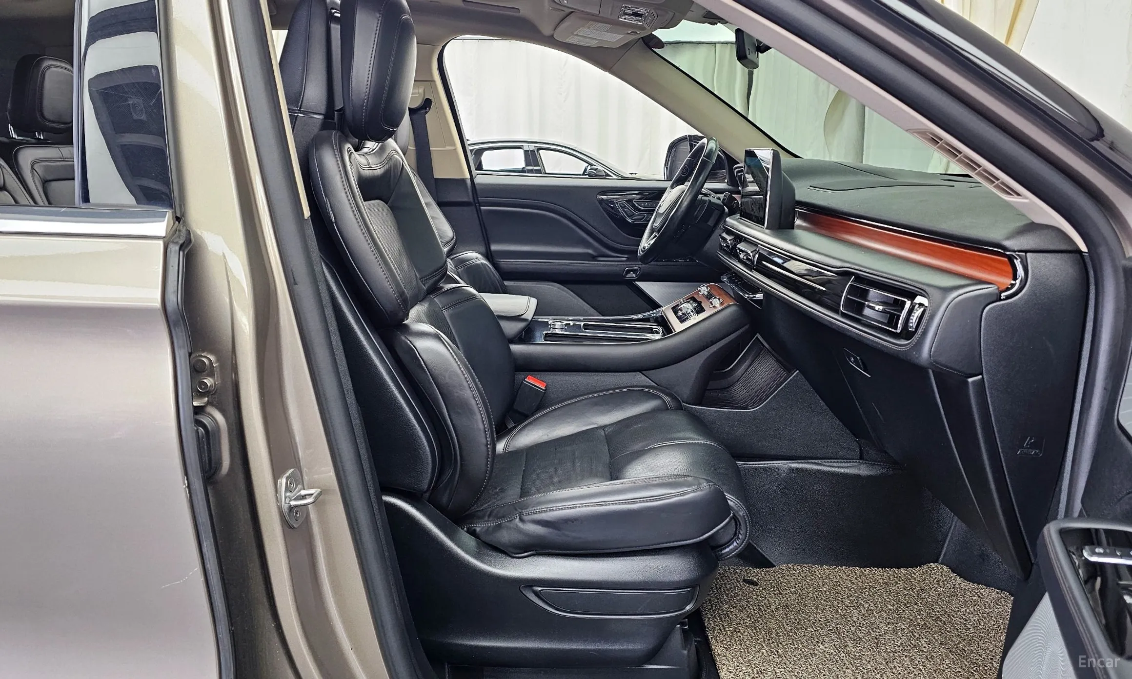 Lincoln Aviator 2nd Generation превью 11