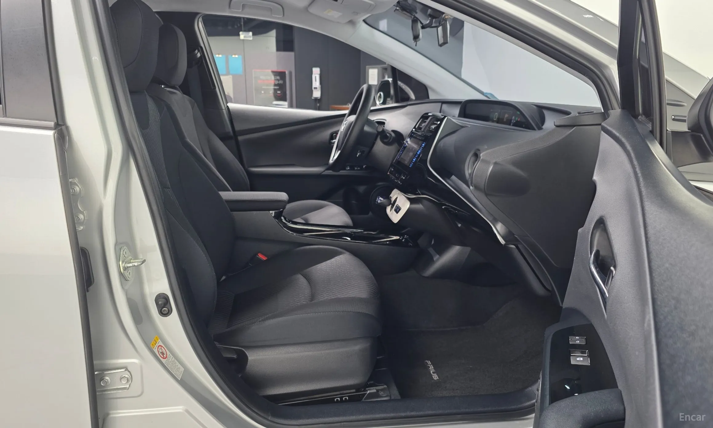 Toyota Prius 4th Generation превью 11
