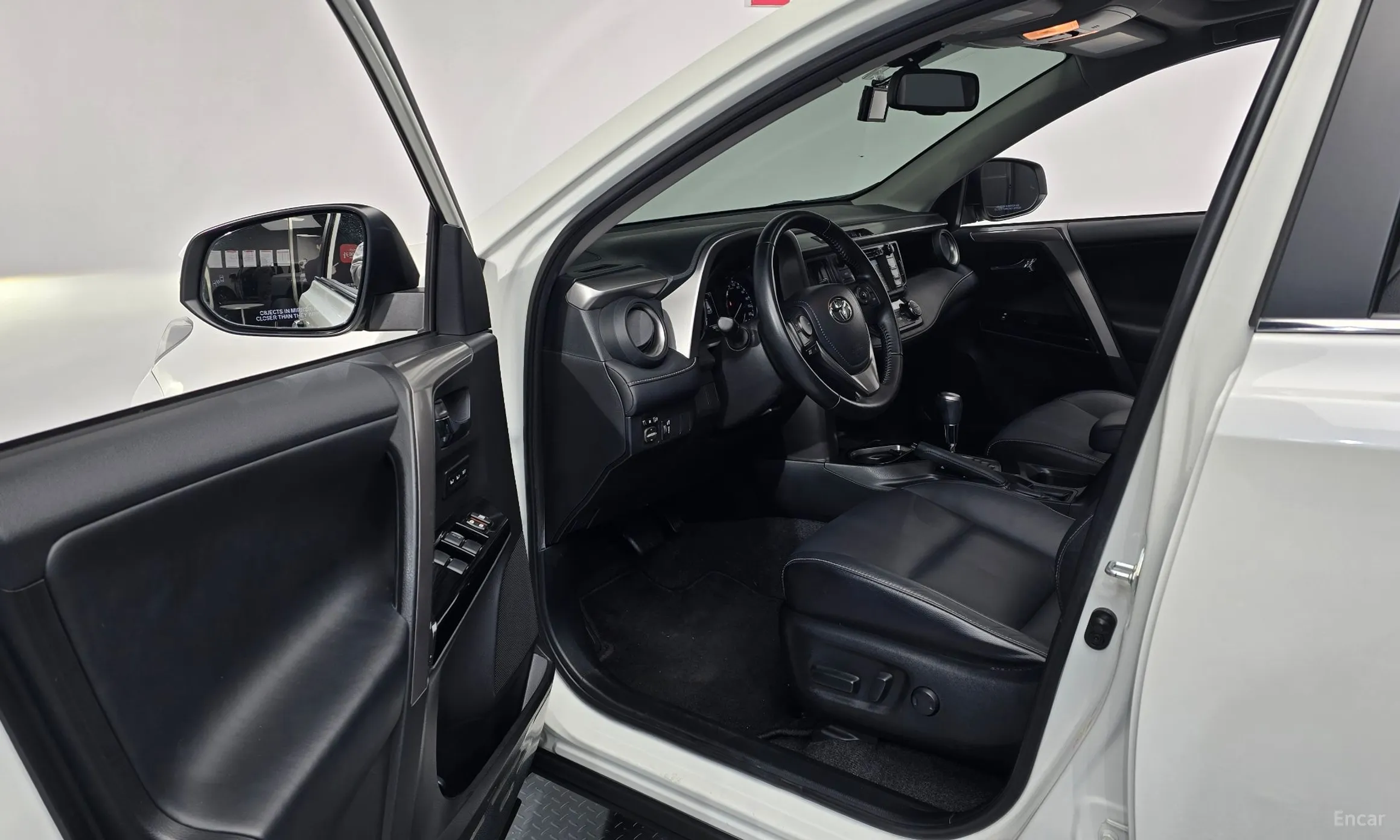 Toyota RAV4 превью 10
