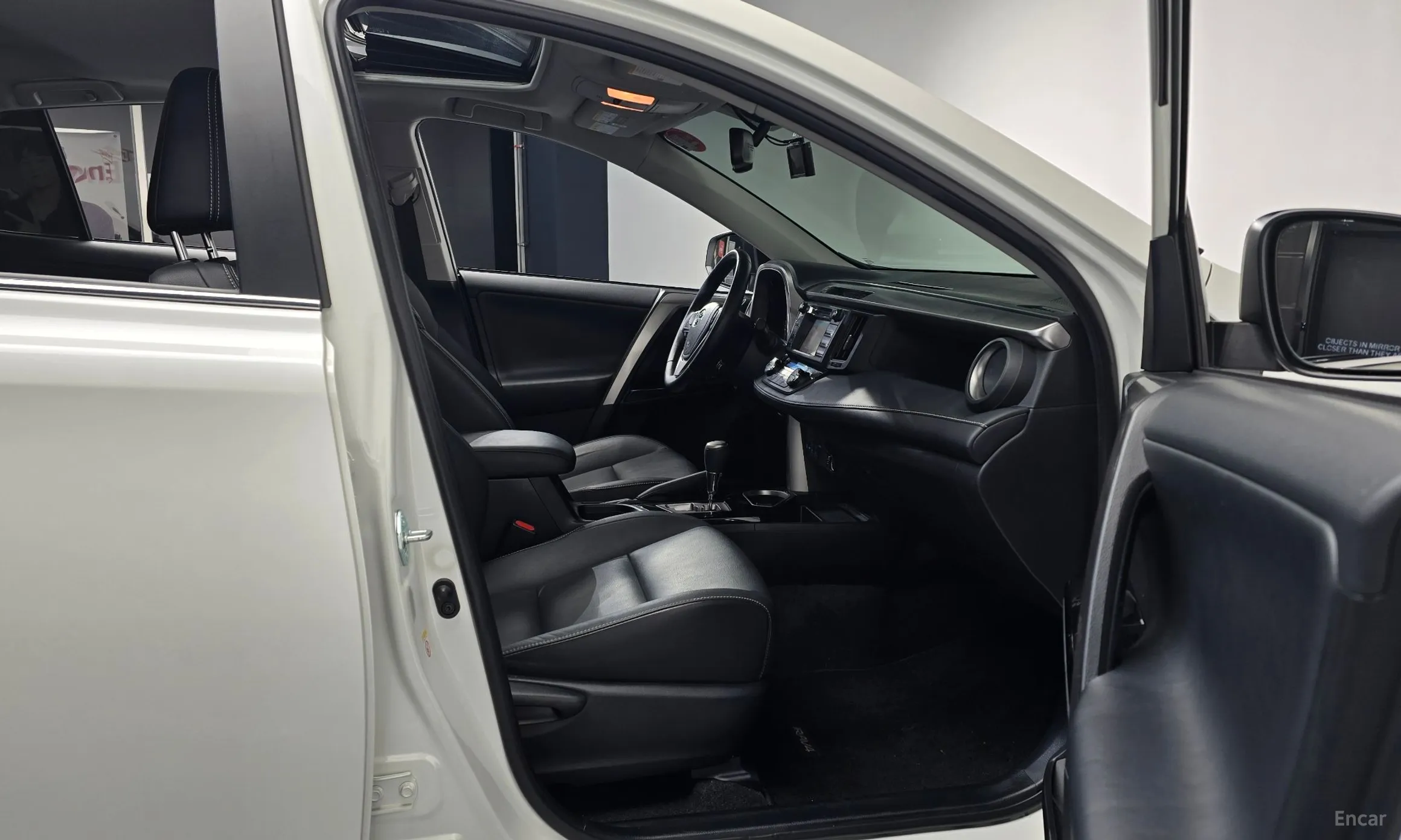 Toyota RAV4 превью 11