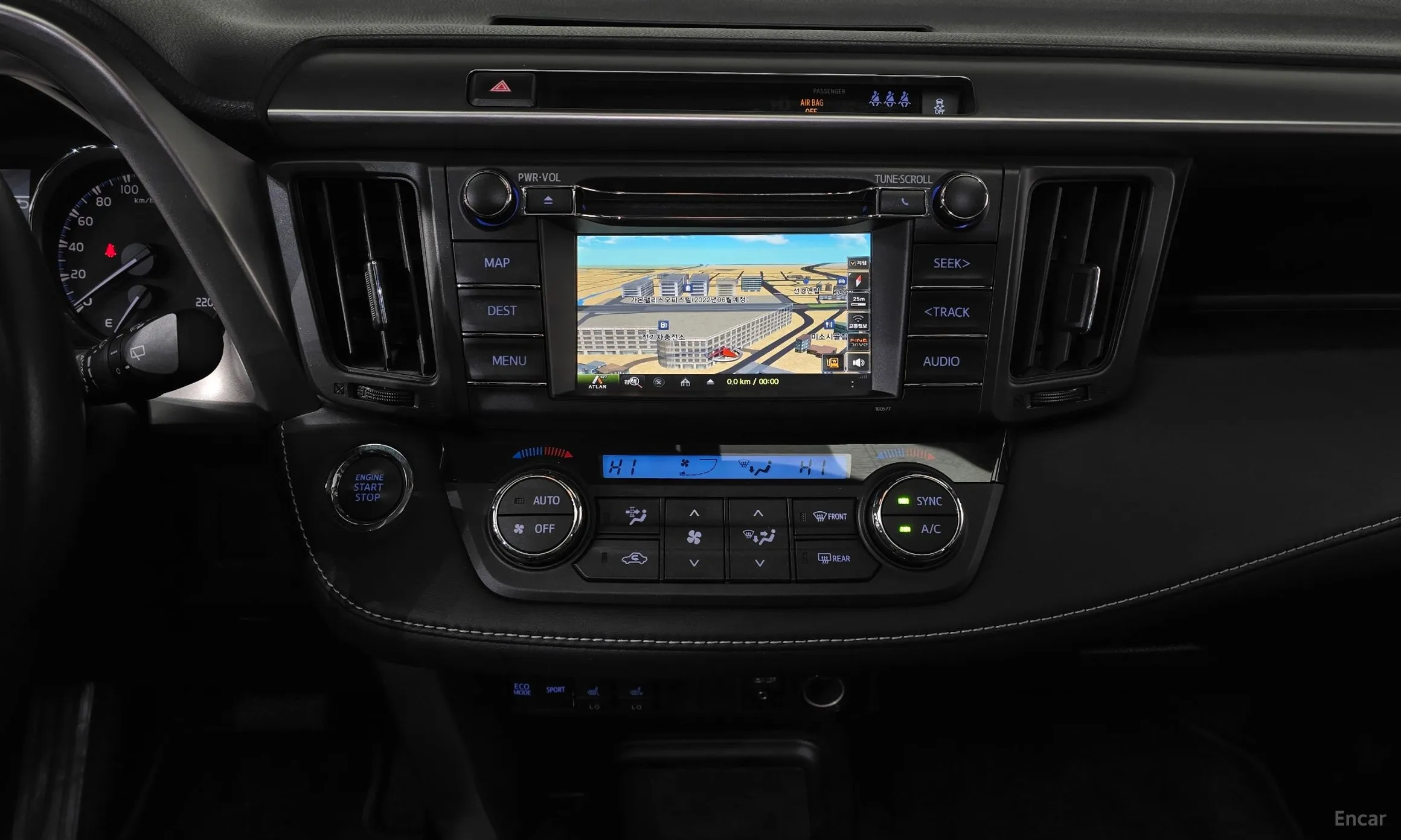Toyota RAV4 превью 14