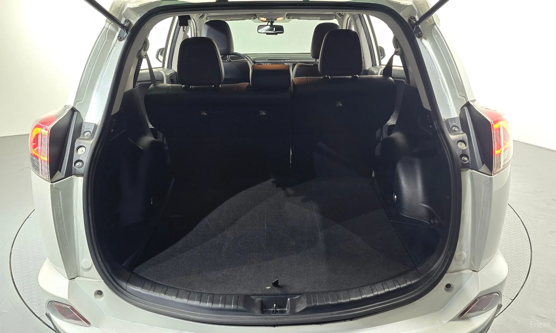 Toyota RAV4 превью 20