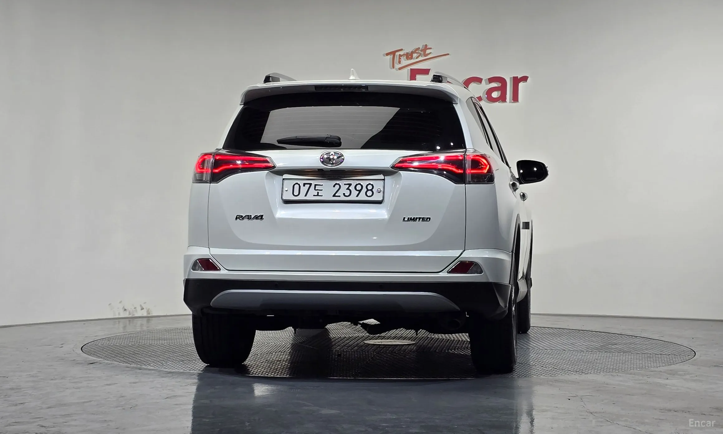 Toyota RAV4 превью 4