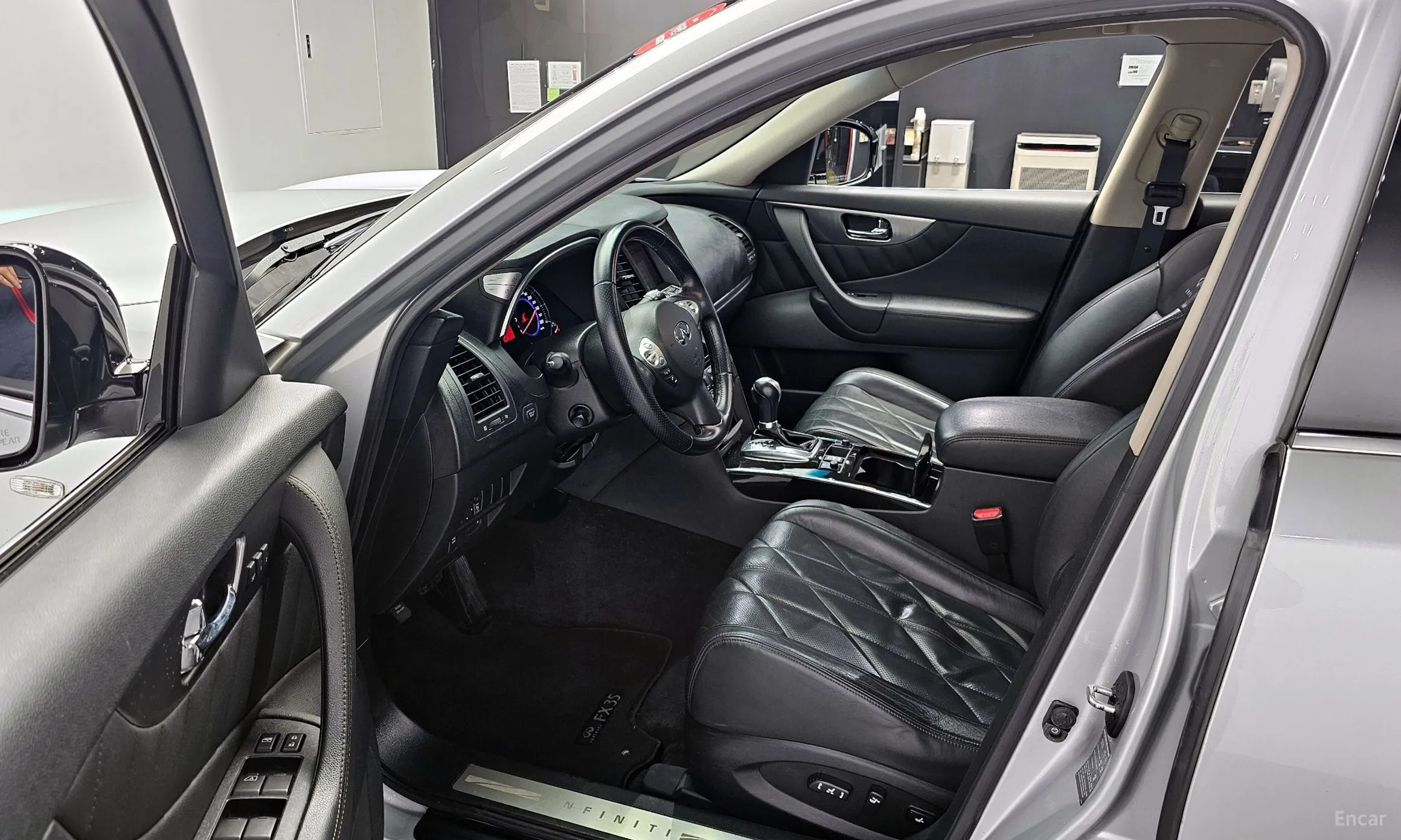 Infiniti FX35 превью 10