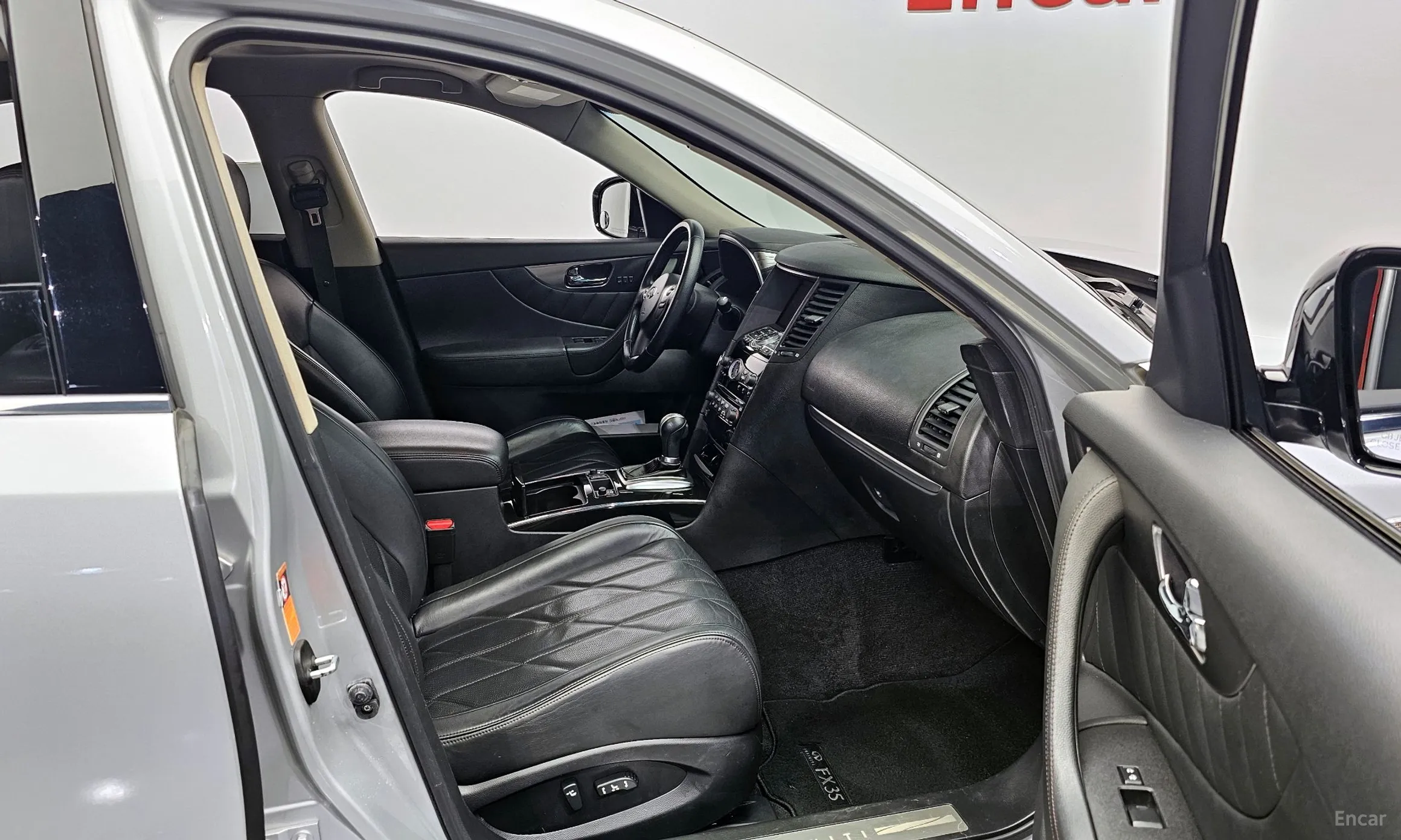 Infiniti FX35 превью 11