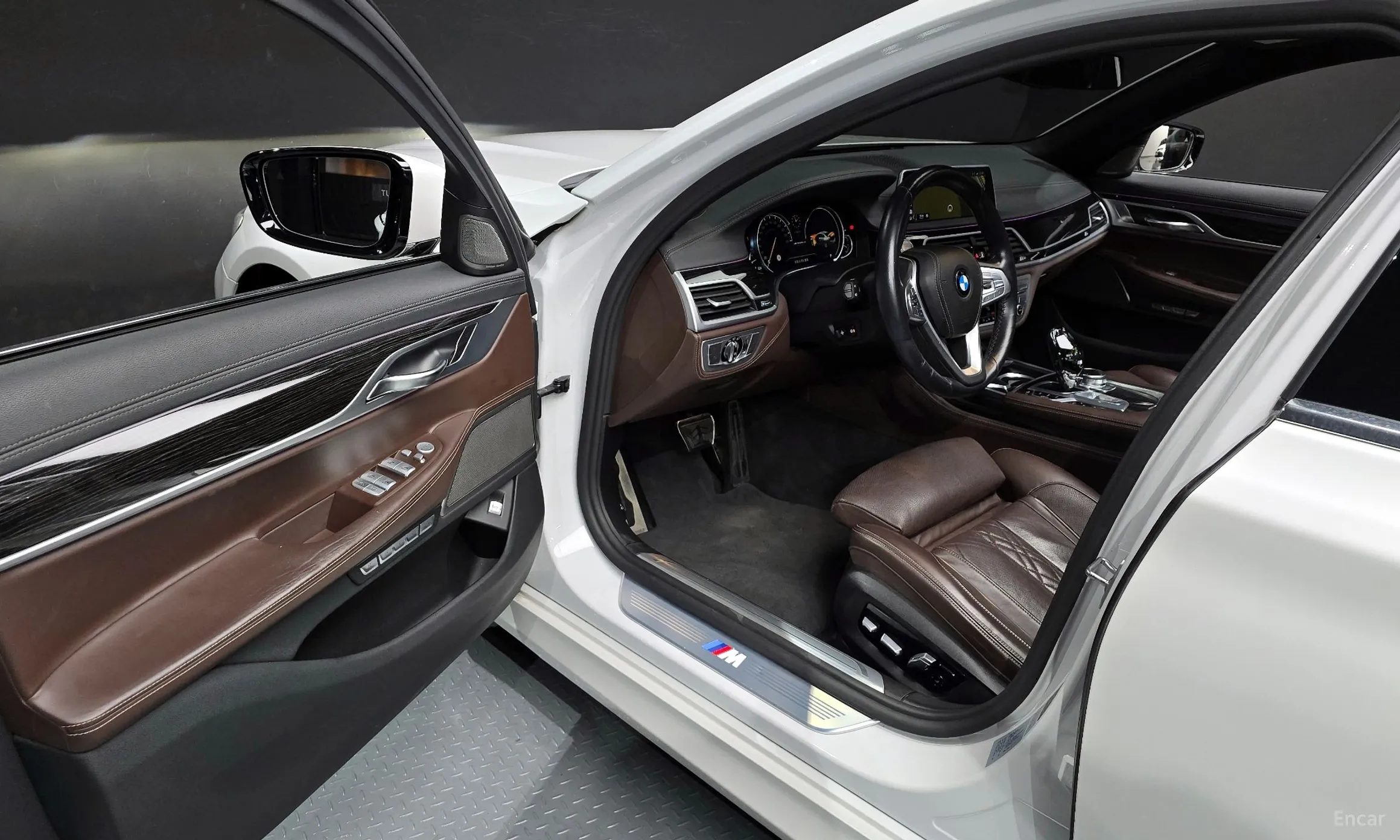BMW 7 Series (G11) превью 10