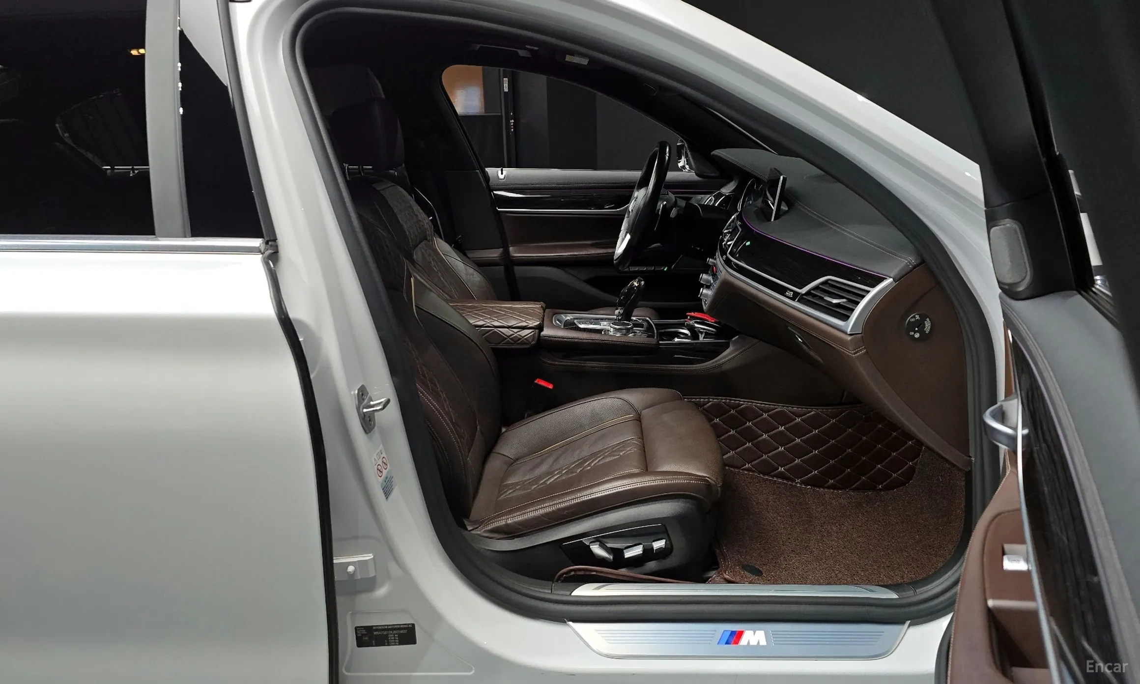BMW 7 Series (G11) превью 11
